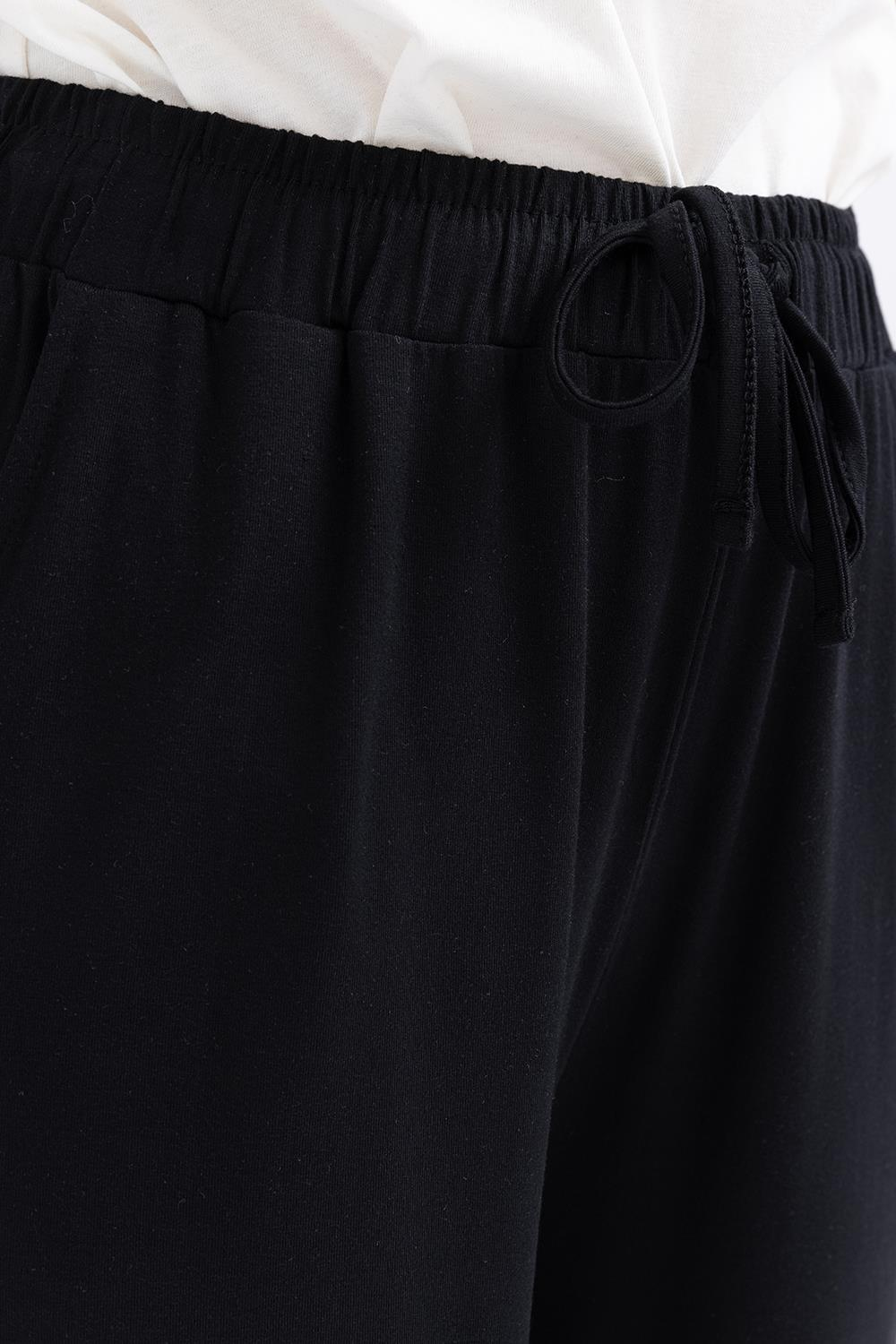 Siyah-Beli Bağcıklı Cepli Geniş Paça Pantolon