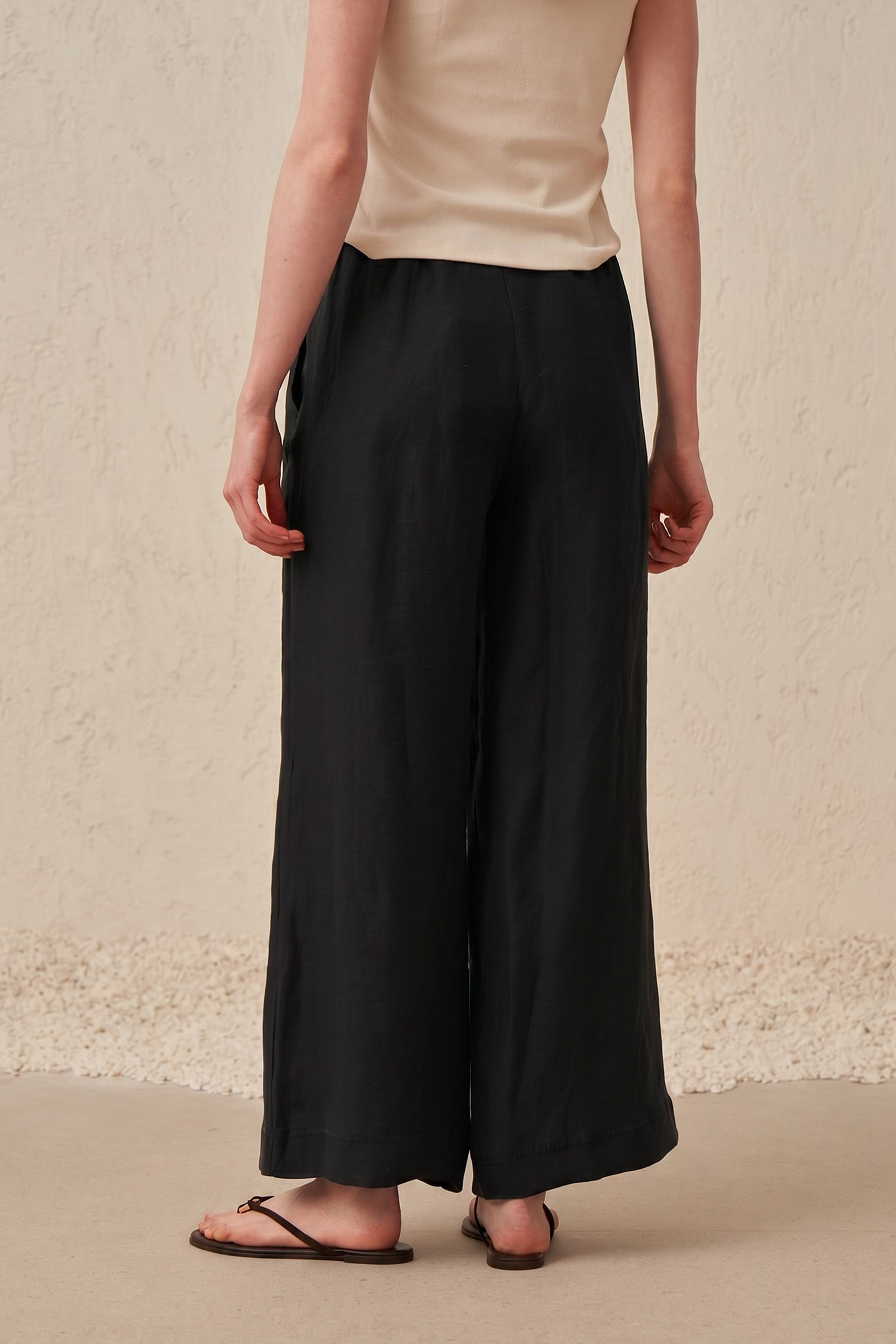 Siyah-Beli Lastikli Geniş Paça Astarlı Pantolon