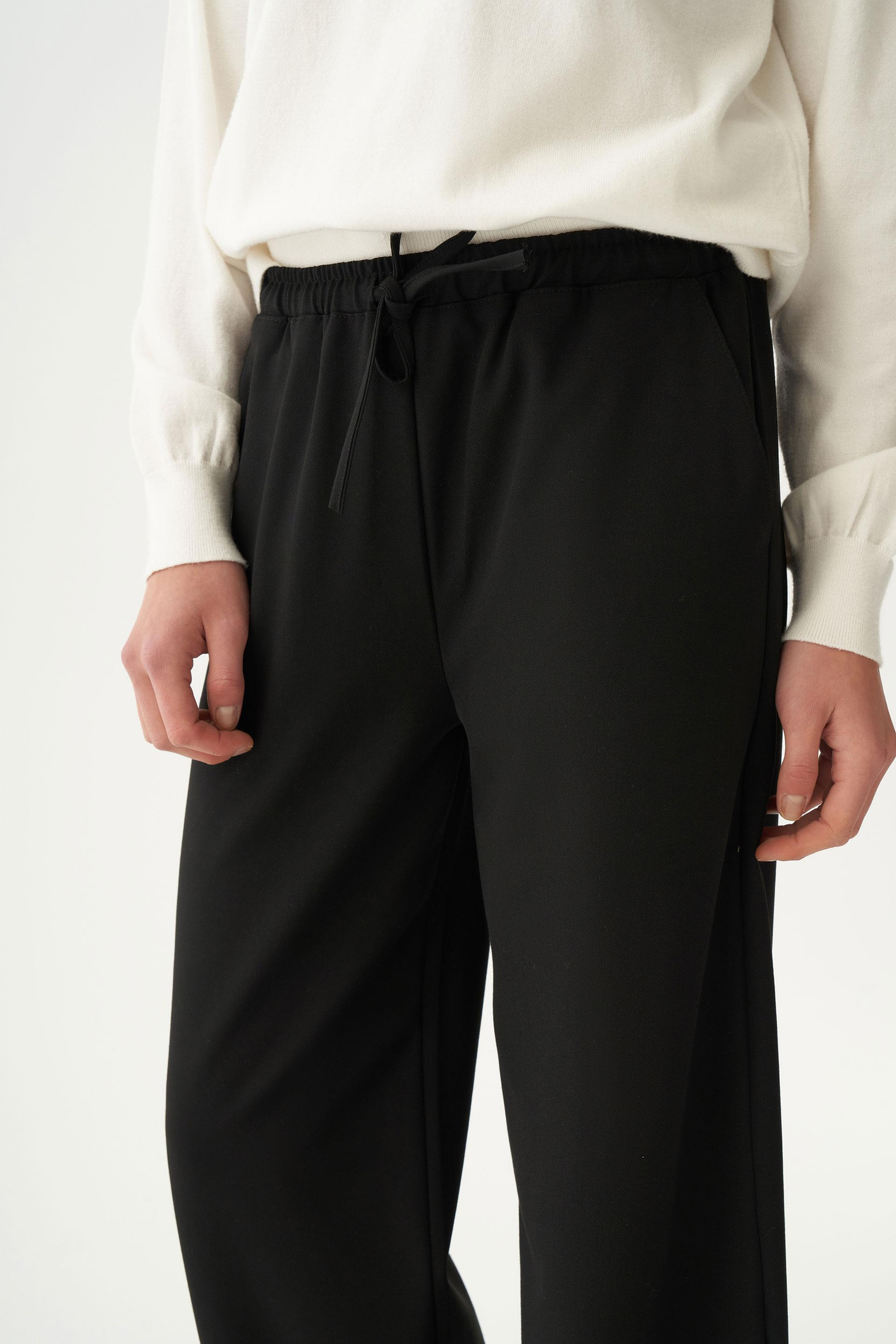 Siyah-Beli Lastikli Rahat Kalıp Polyviscon Pantolon