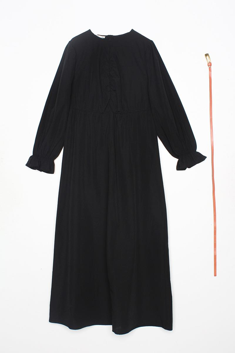 Robe plissée noire à ceinture