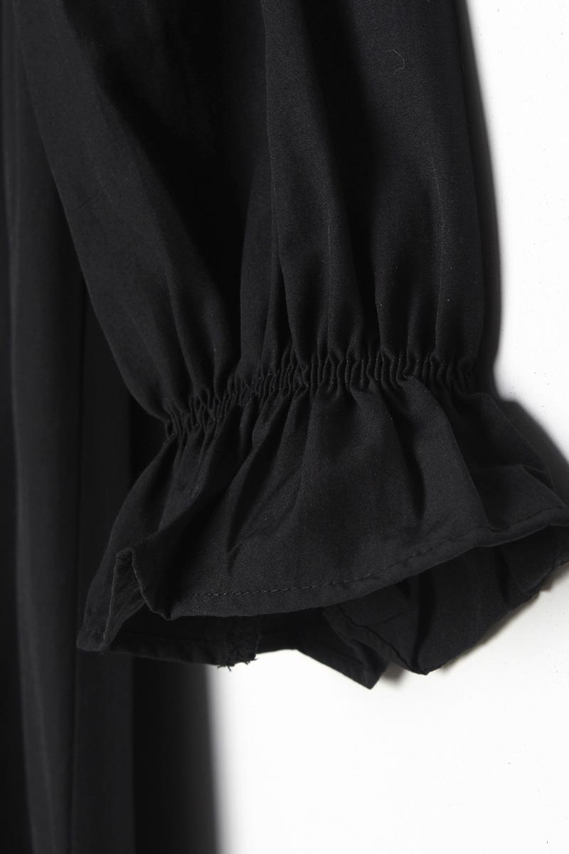 Robe plissée noire à ceinture
