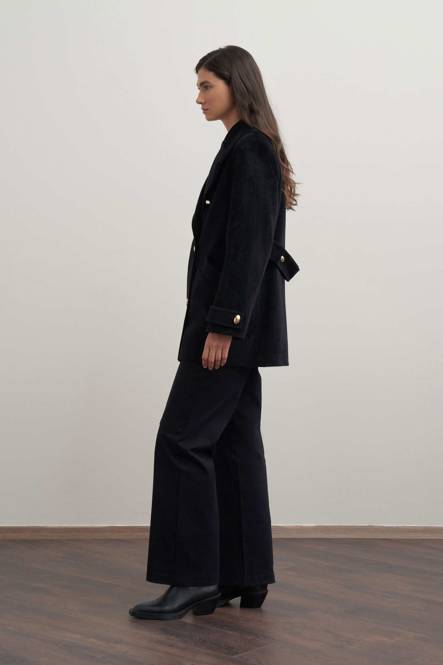 Siyah-Gold Dügmeli Kaşe Kaban