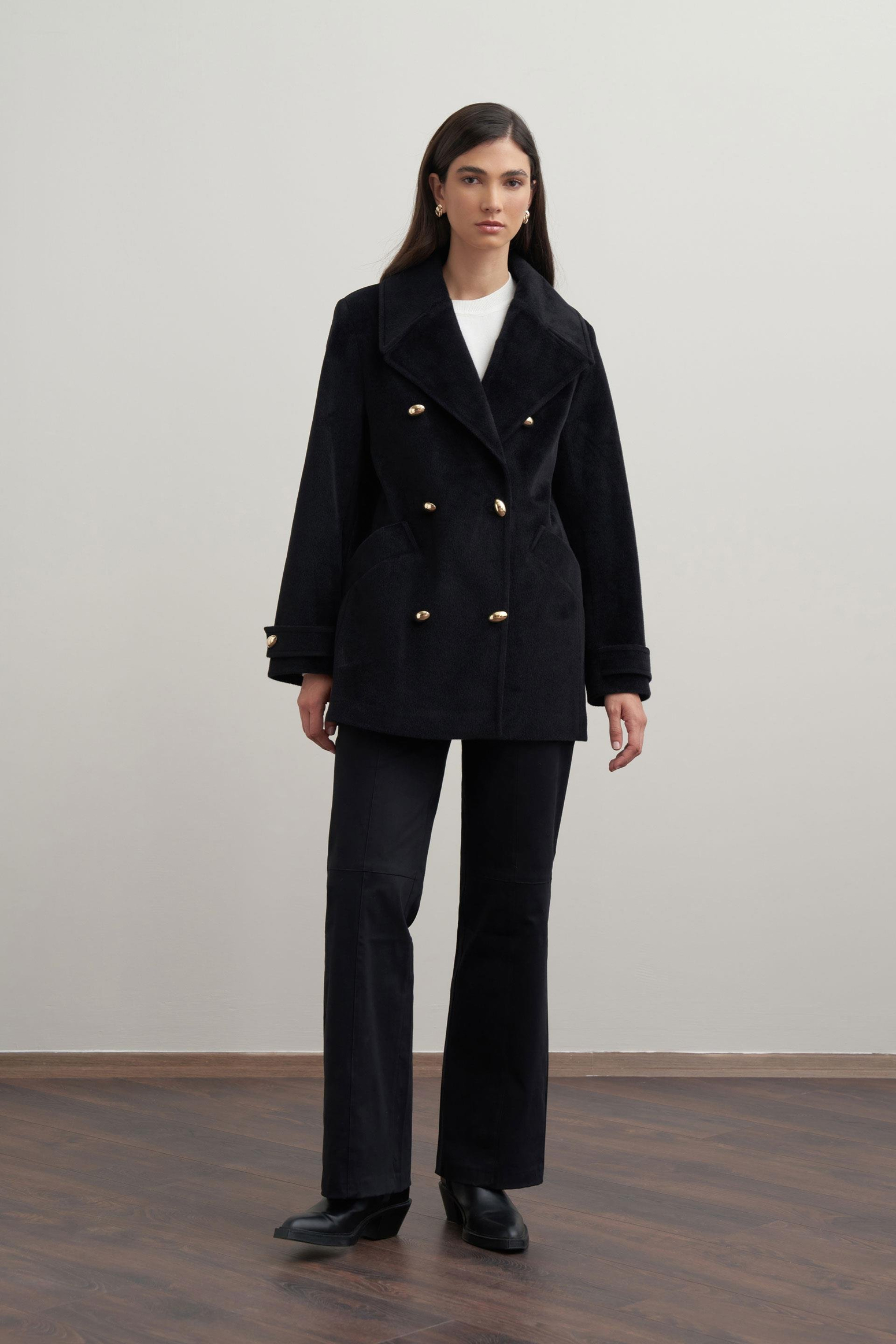 Siyah-Gold Dügmeli Kaşe Kaban