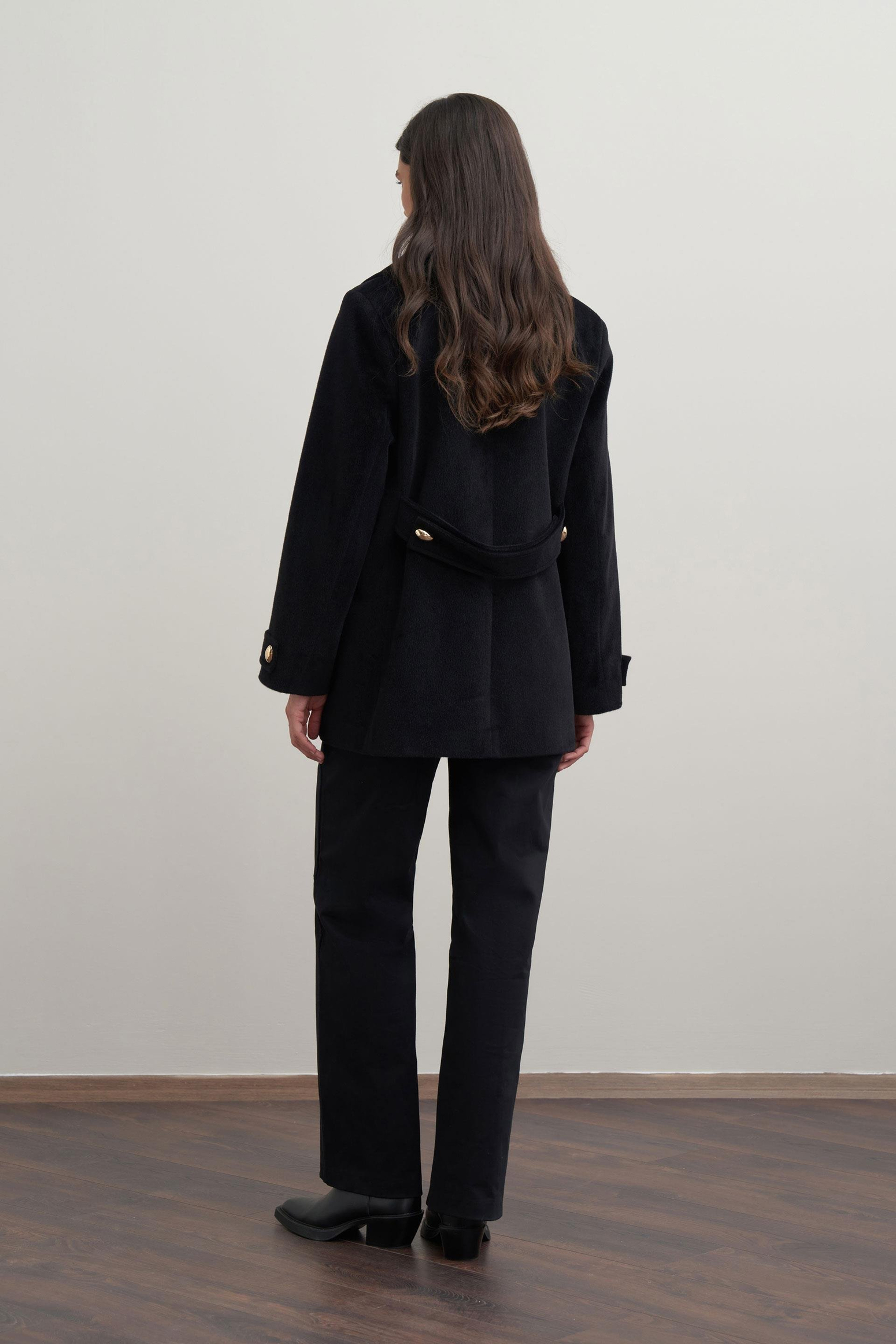 Siyah-Gold Dügmeli Kaşe Kaban