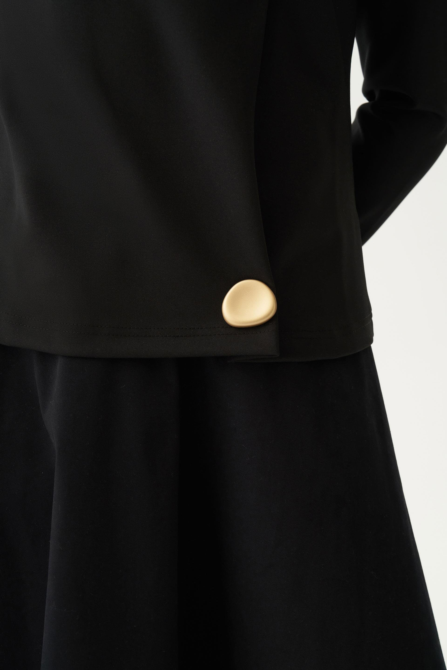 Siyah-Gold Düğmeli Pileli Şık Bluz