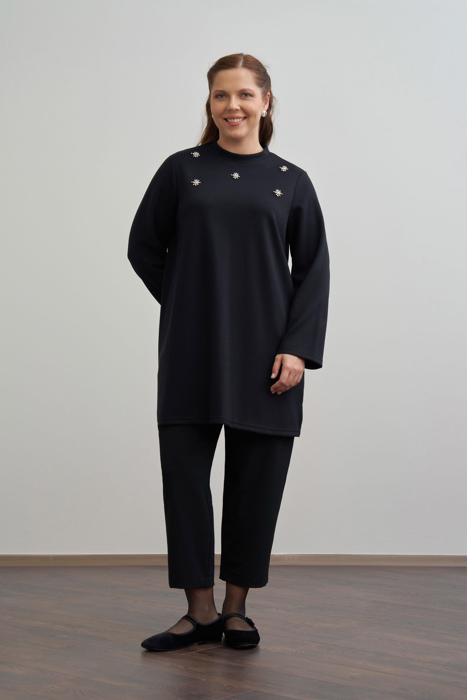 Siyah-İnci İşlemeli Tunik