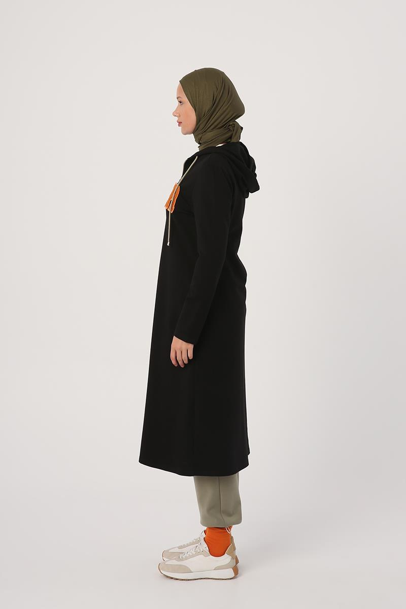 Siyah-Kapüşonlu Aplike Nakışlı Hırka