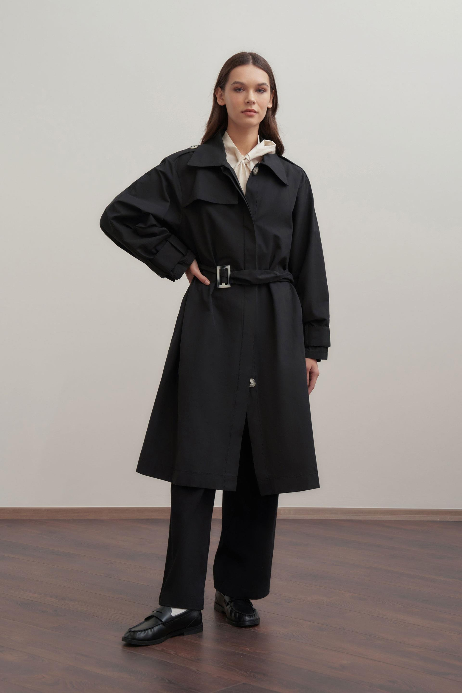 Schwarz-Epauletten an den Schultern