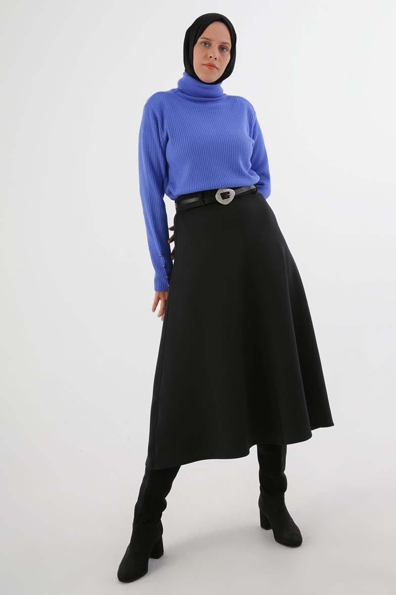 Jupe cloche en plongée avec ceinture noire