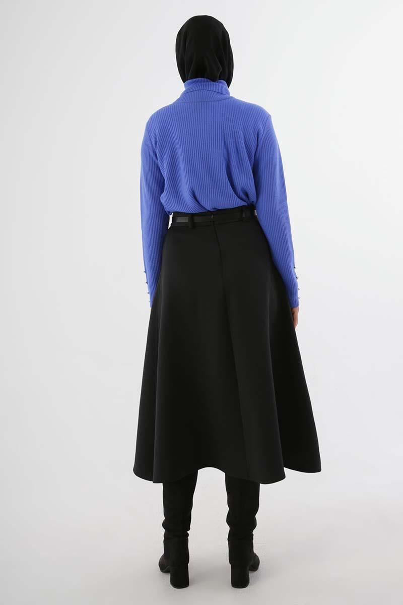 Jupe cloche en plongée avec ceinture noire