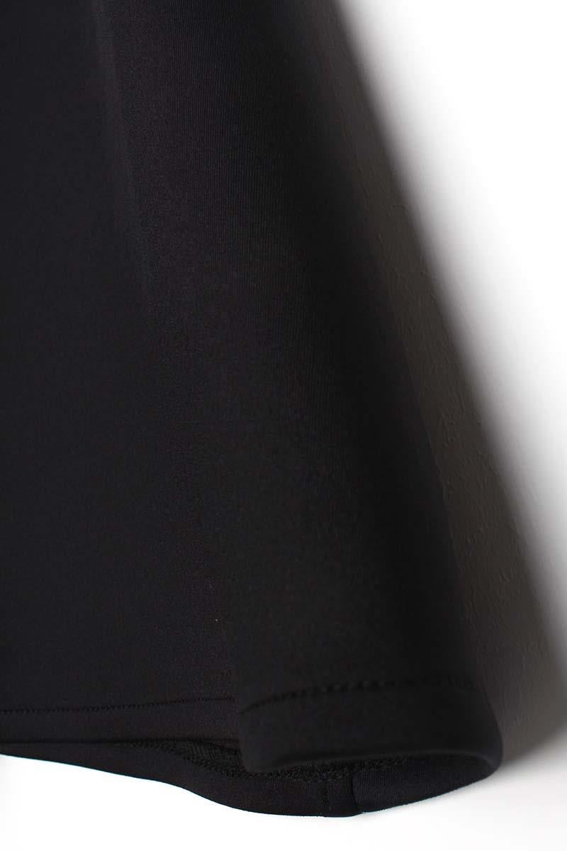 Jupe cloche en plongée avec ceinture noire