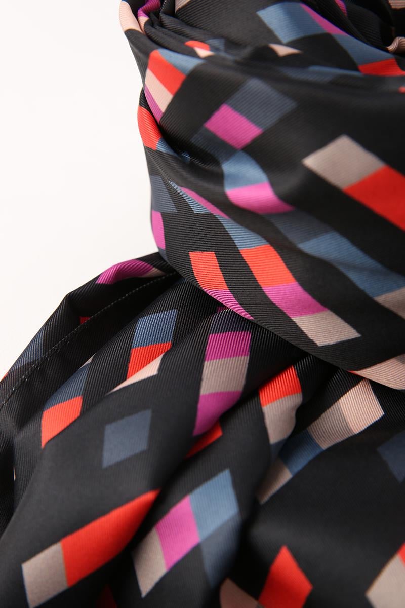 Siyah-Kırmızı-Desenli Twill Şal