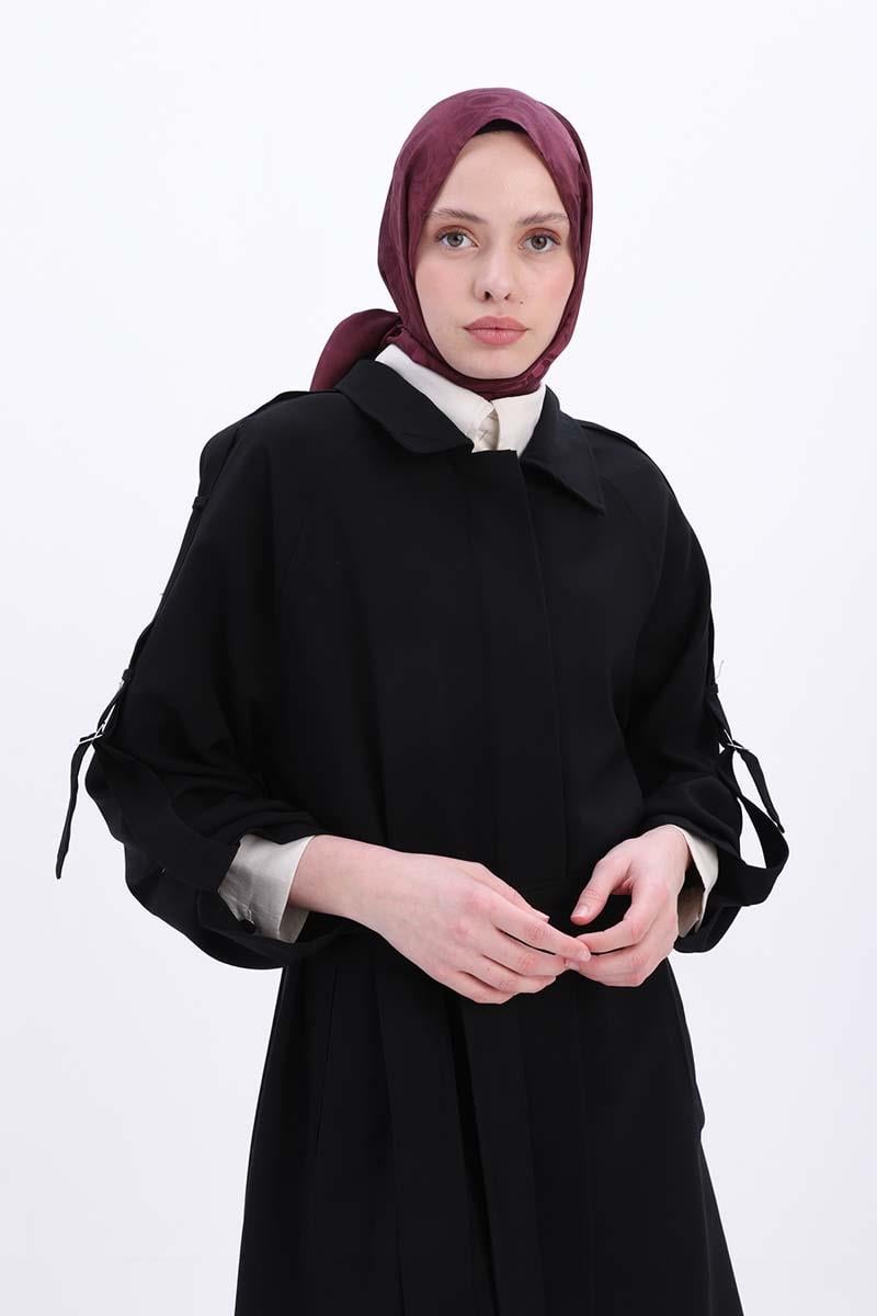 Schwarzärmliger Trenchcoat mit Epaulette und Knöpfen