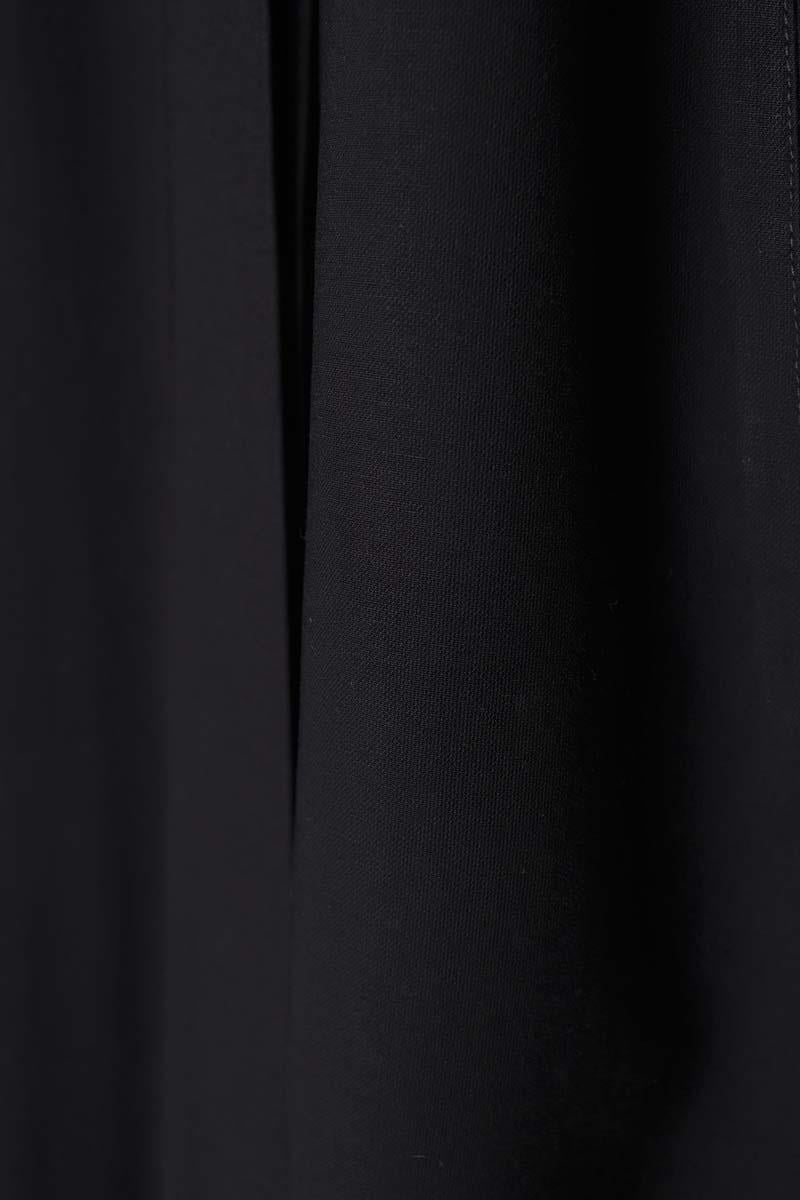 Schwarzärmliger Trenchcoat mit Epaulette und Knöpfen