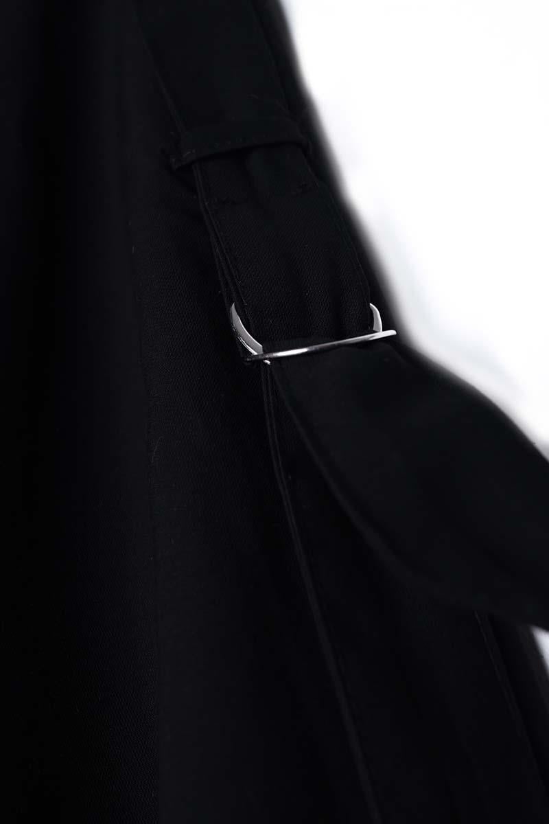 Schwarzärmliger Trenchcoat mit Epaulette und Knöpfen