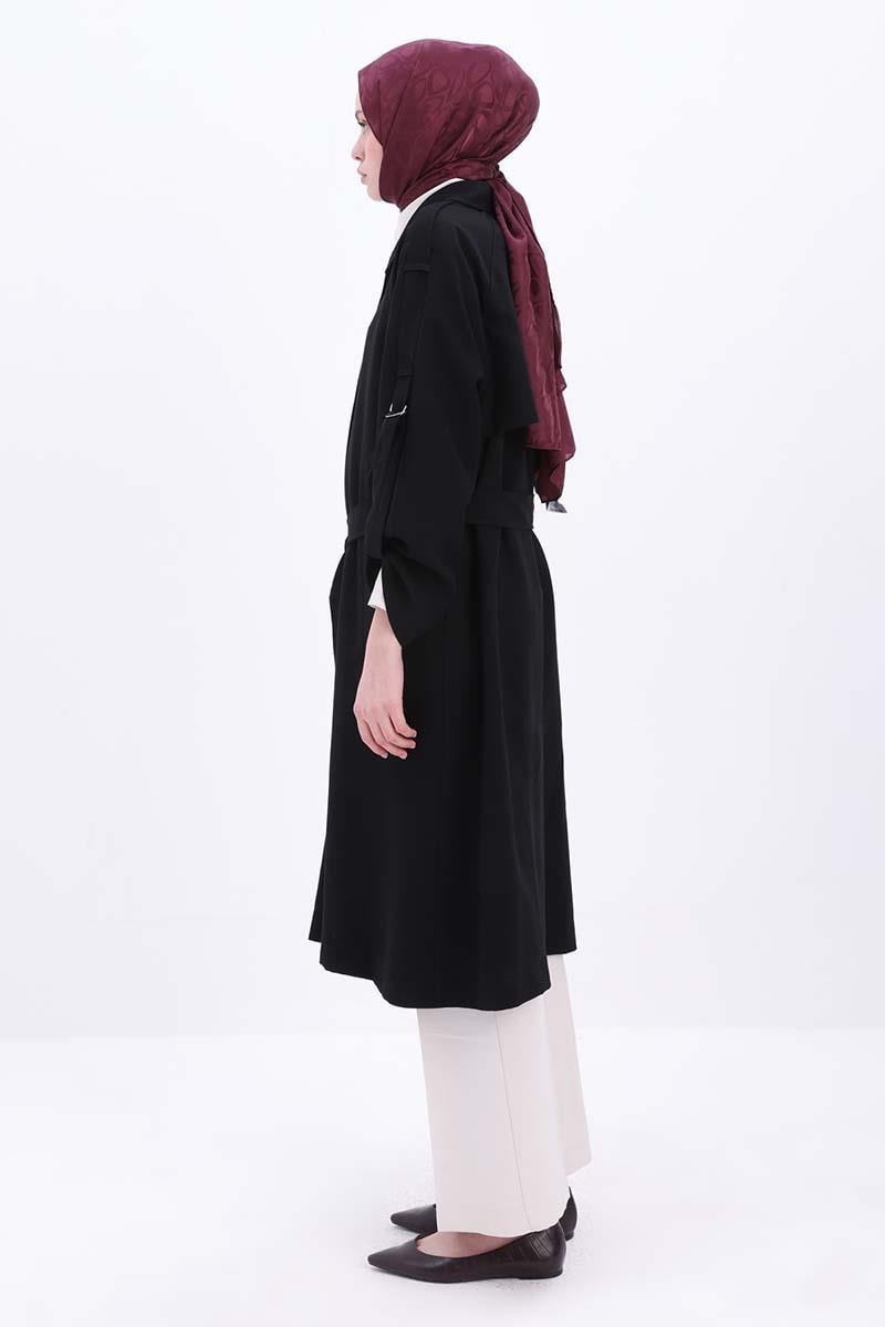 Schwarzärmliger Trenchcoat mit Epaulette und Knöpfen