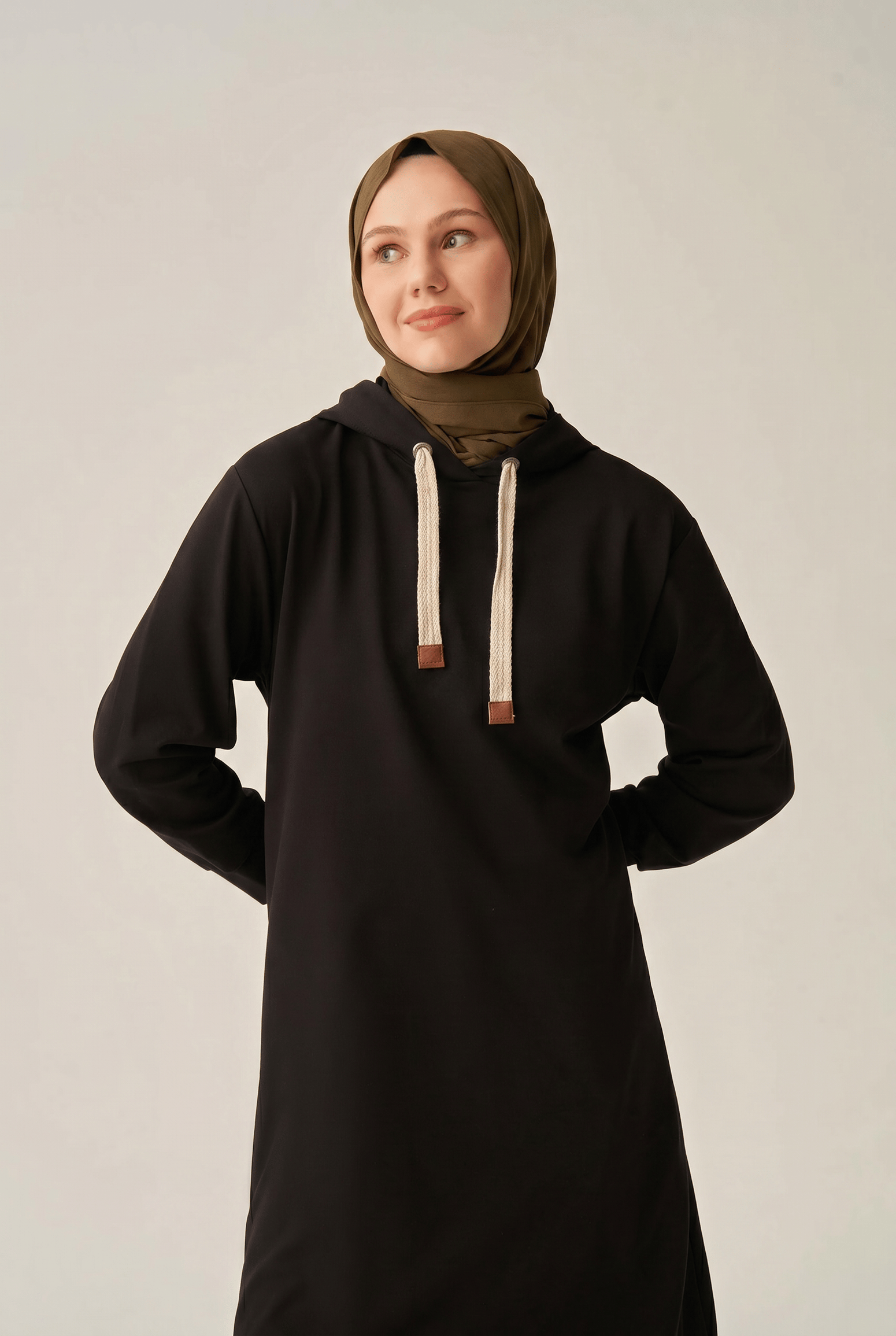 Black - Eyelet Hooded Pocketed Stretch Long Sweatshirt