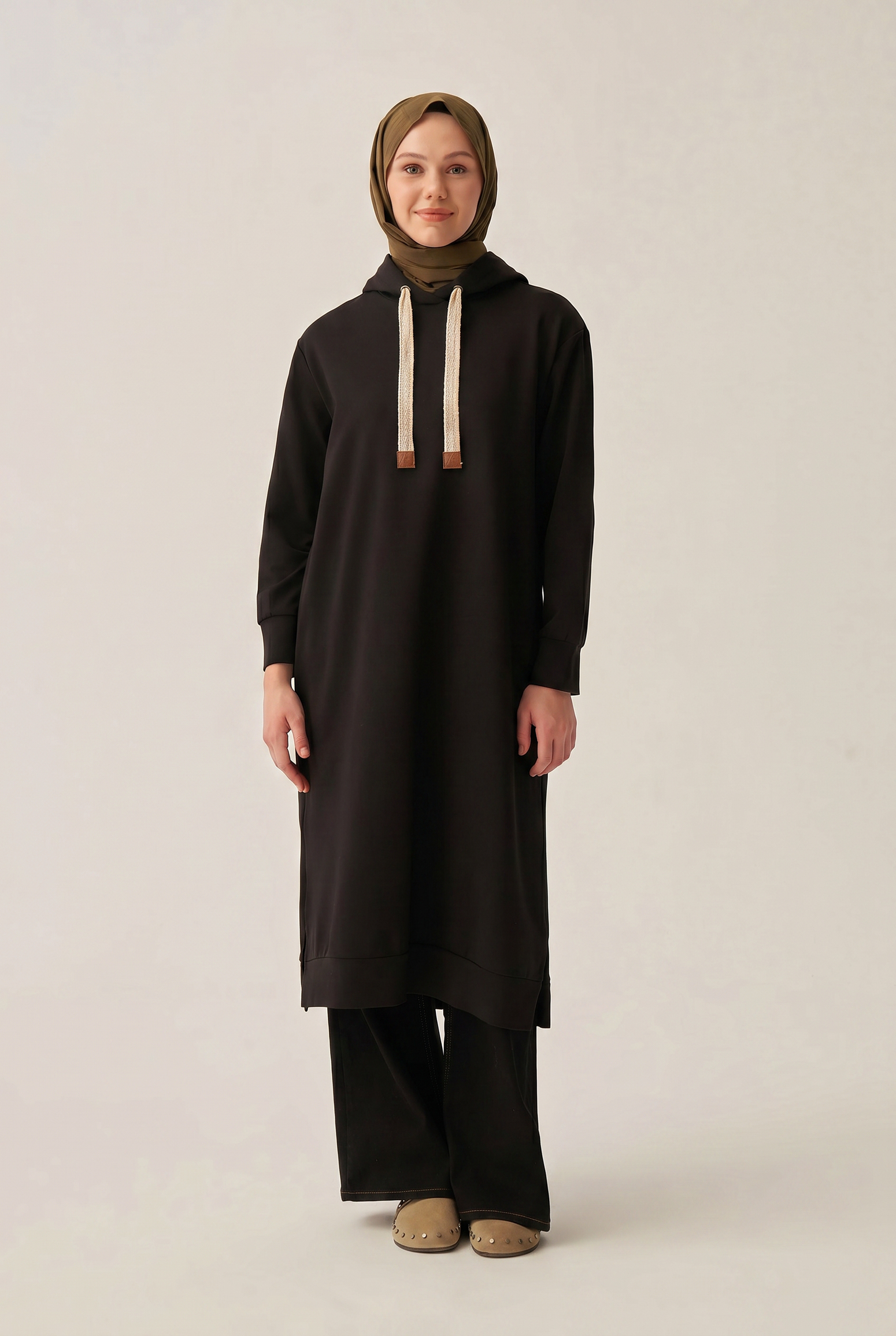 Black - Eyelet Hooded Pocketed Stretch Long Sweatshirt