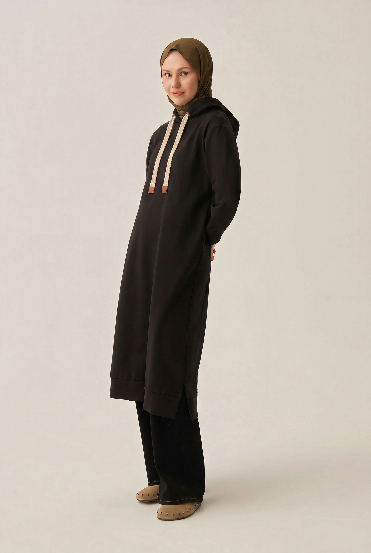 Black - Eyelet Hooded Pocketed Stretch Long Sweatshirt