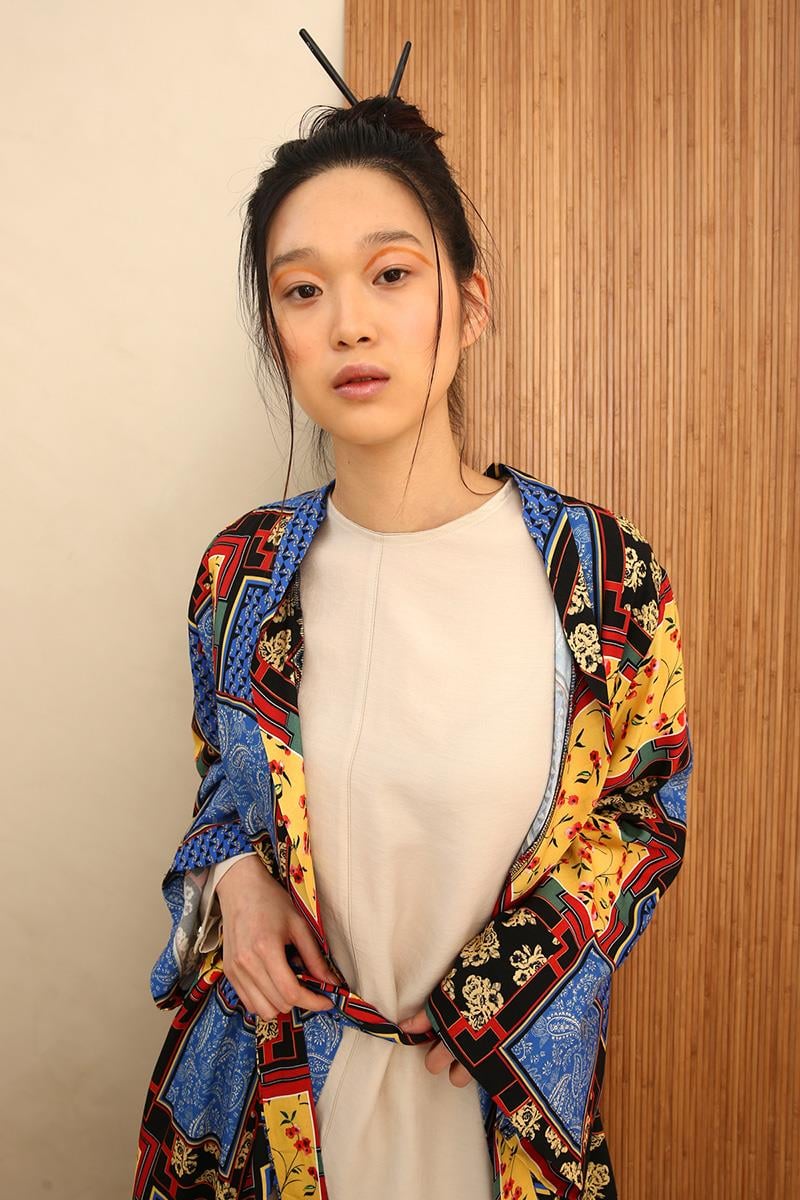 Schwarz-blau gemusterter Kimono