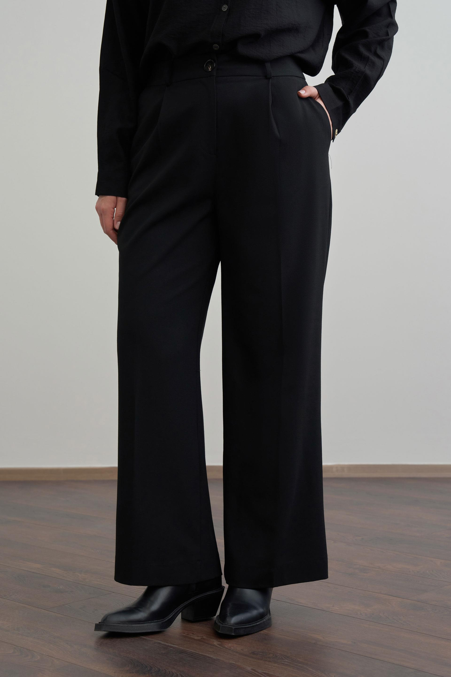 Siyah-Önü Pileli Polyviscon Pantolon