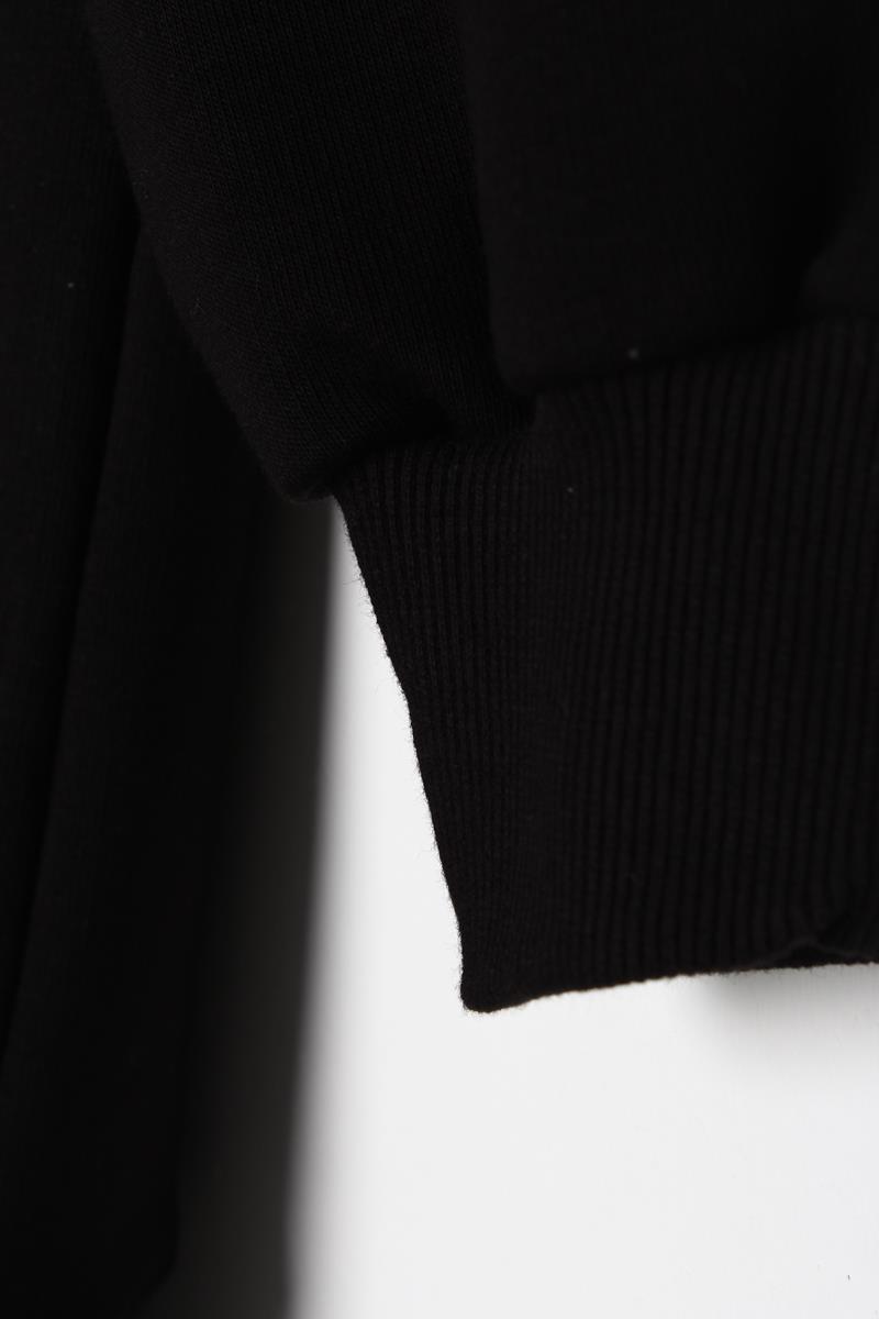 Schwarz-Oversize-Sweatshirt mit karierter Applikation und Stickerei