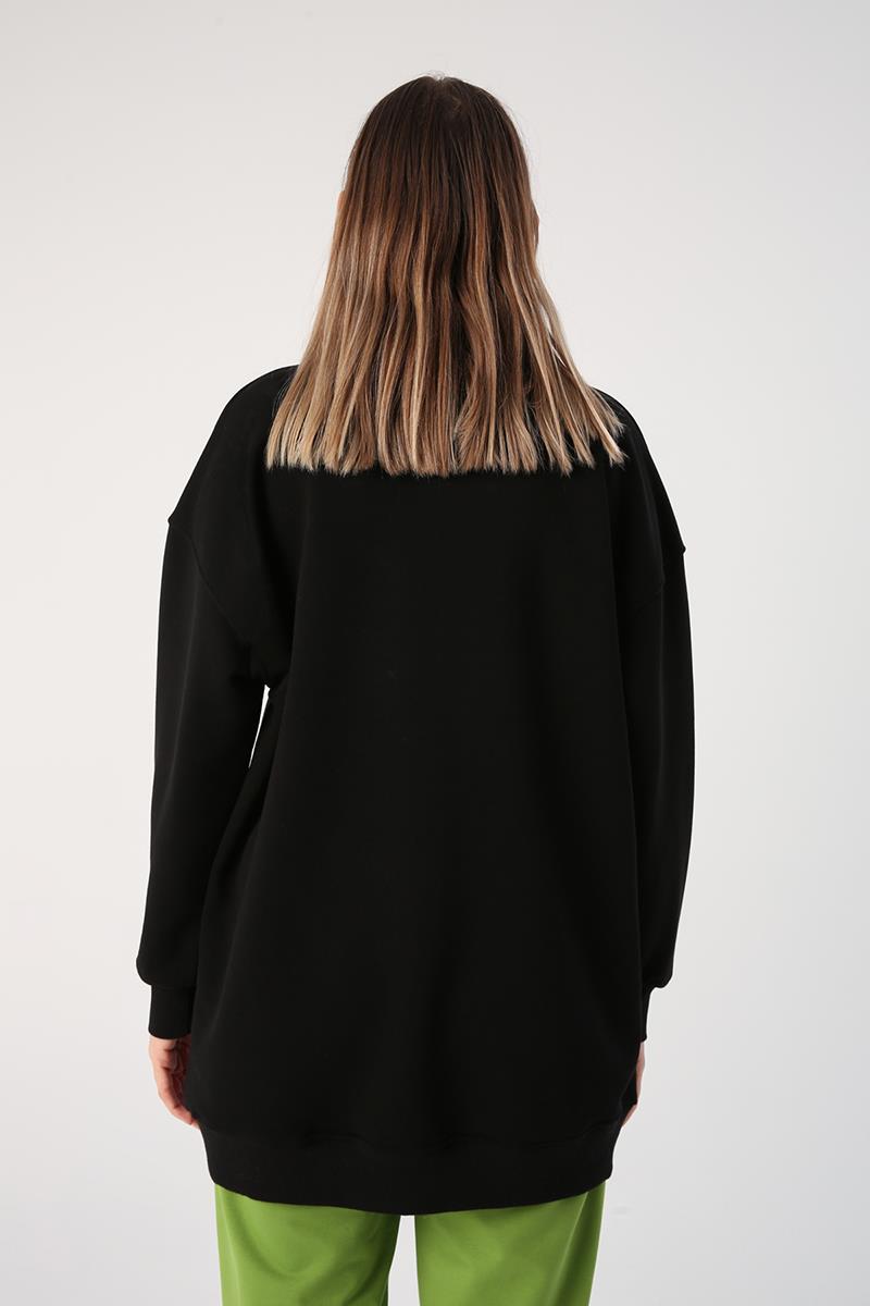 Schwarz-Oversize-Sweatshirt mit karierter Applikation und Stickerei