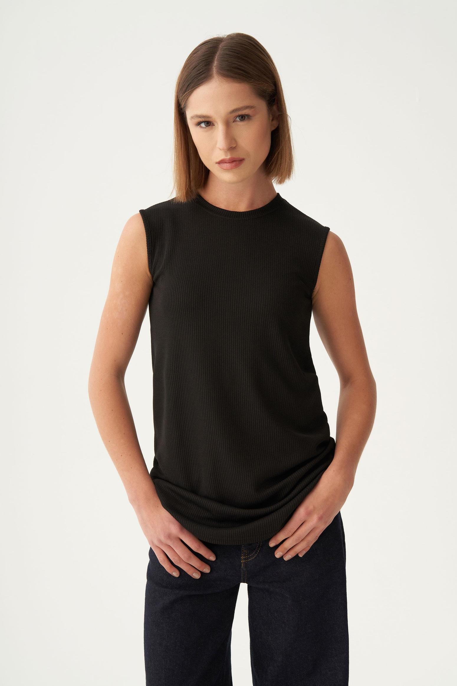 Siyah-Pamuklu Fitilli Kolsuz Likralı T-Shirt