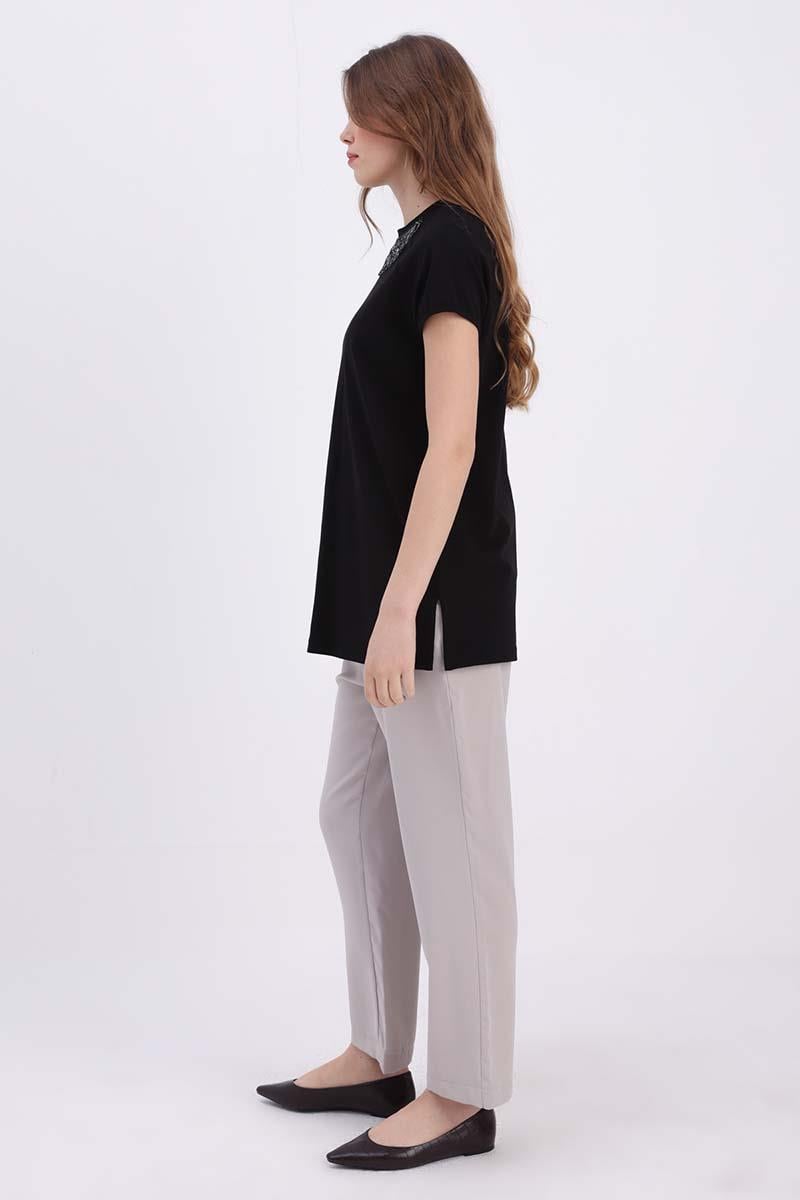 Siyah-Pamuklu Püskül Detaylı Kısa Kollu T-Shirt