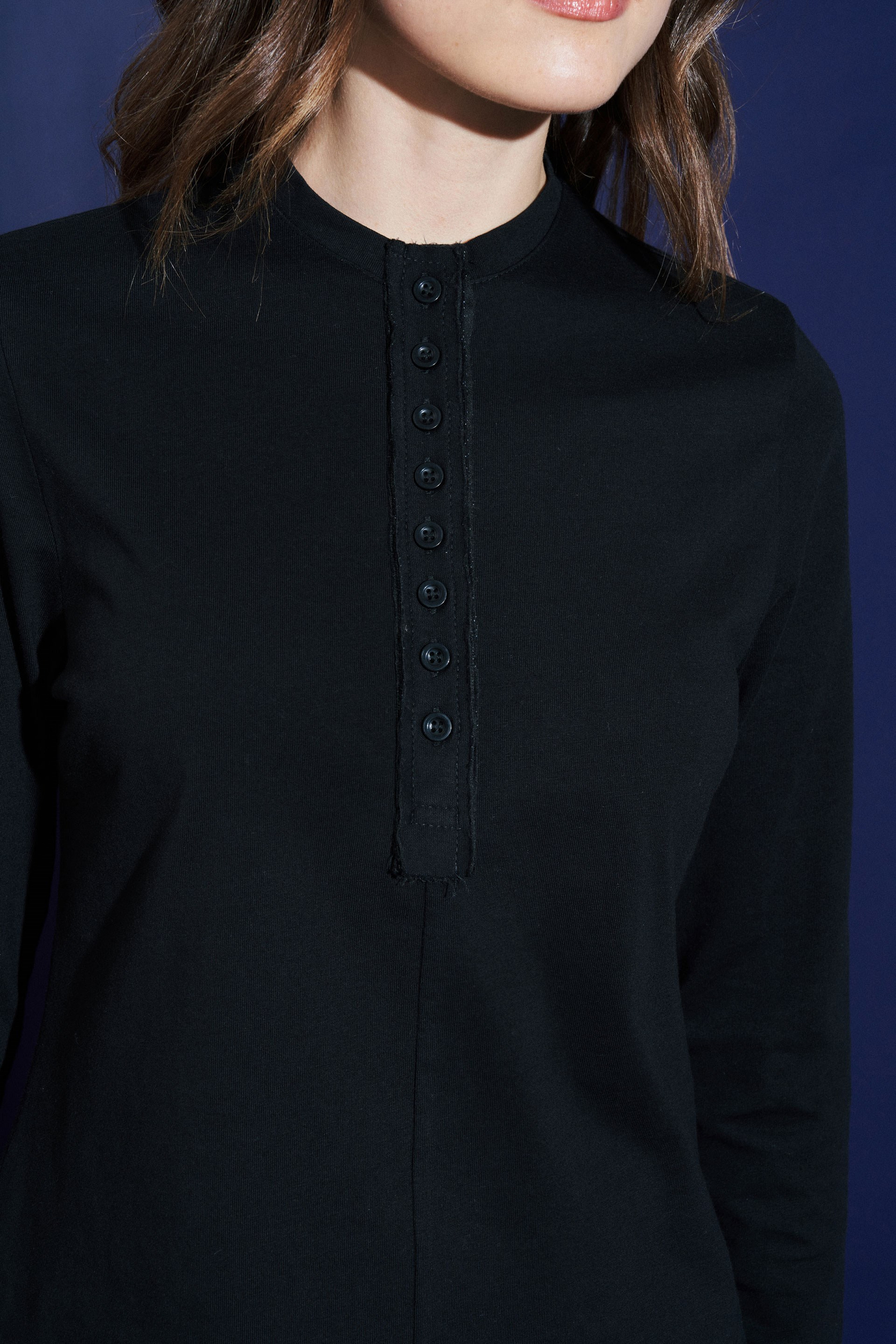 Siyah-Pamuklu Sık Düğme Detaylı T-Shirt