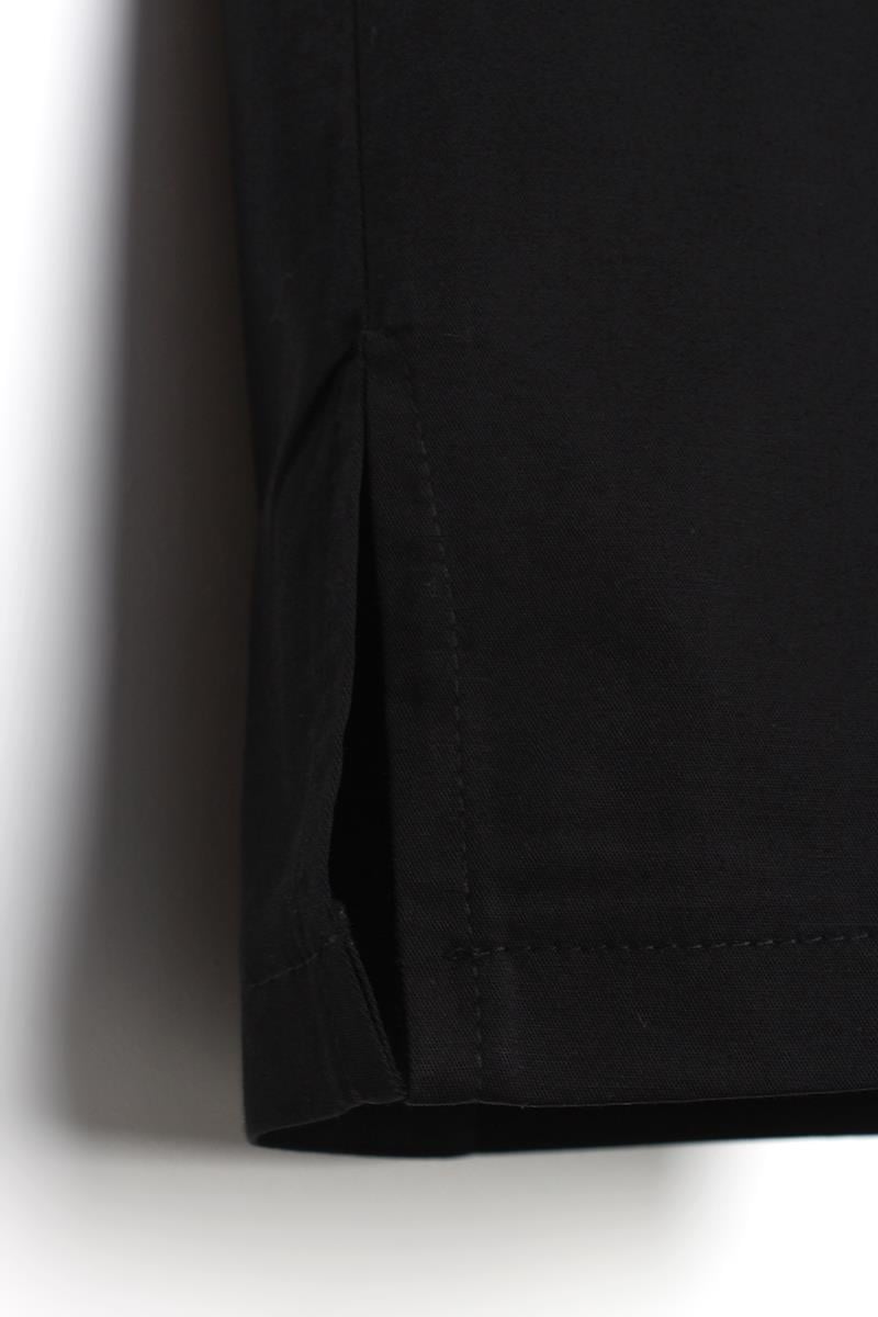 Hose mit weitem Bein aus schwarzem Baumwoll-Lycra mit Schlitzen an den Beinen und Eisenspuren