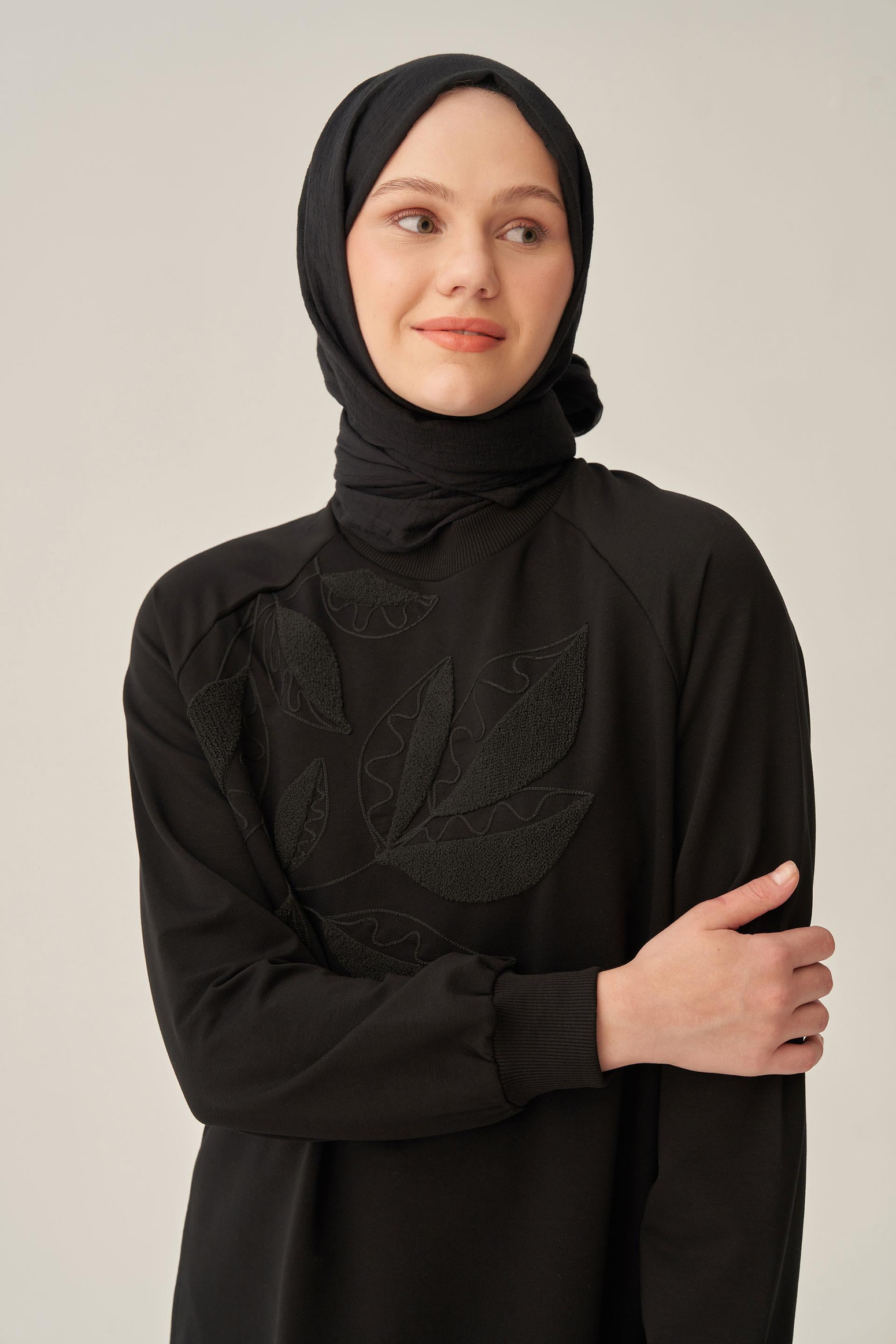 Siyah-Pamuklu Yaprak Desenli Tunik
