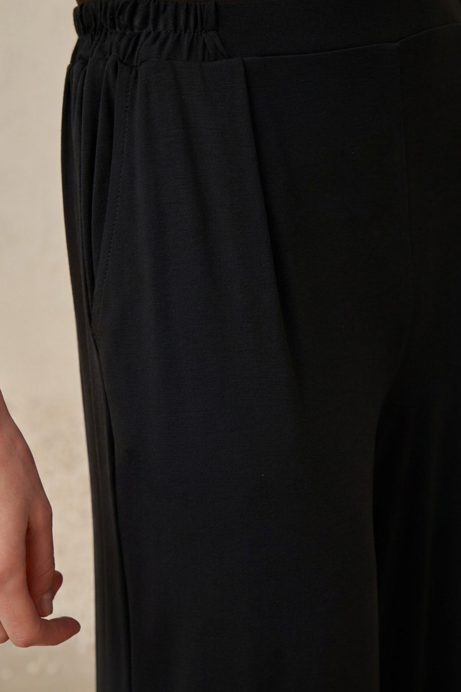 Siyah-Pile Detaylı Geniş Paça Pantolon