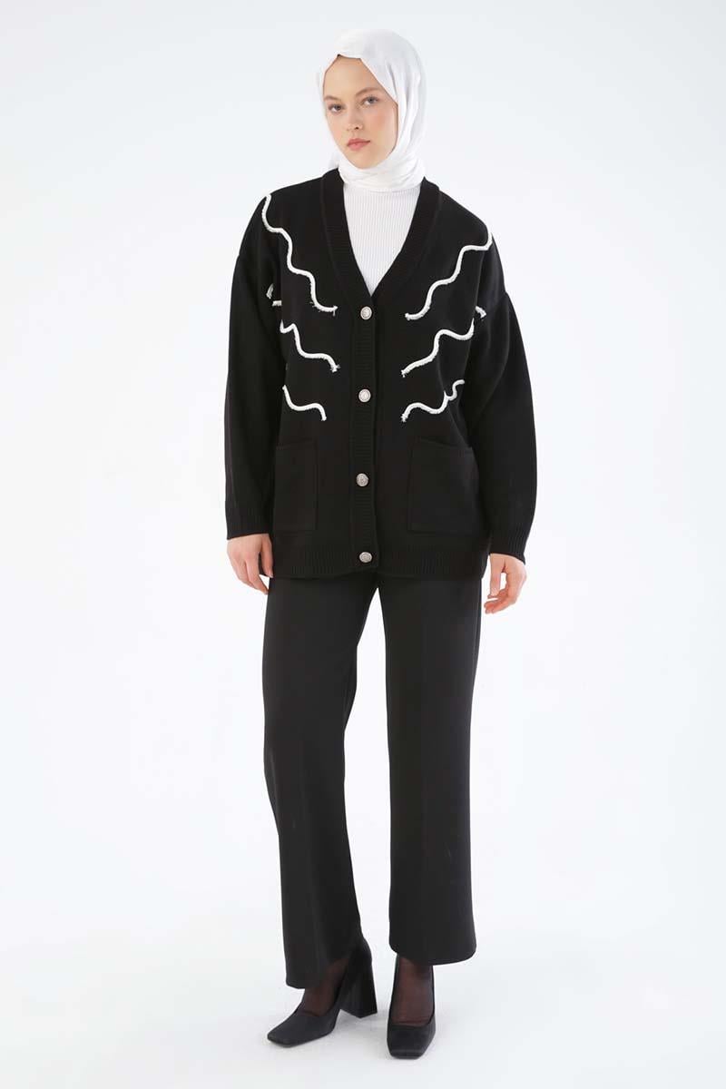 Siyah-Püskül Nakışlı V Yaka Triko Hırka