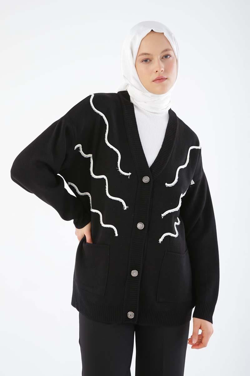 Siyah-Püskül Nakışlı V Yaka Triko Hırka