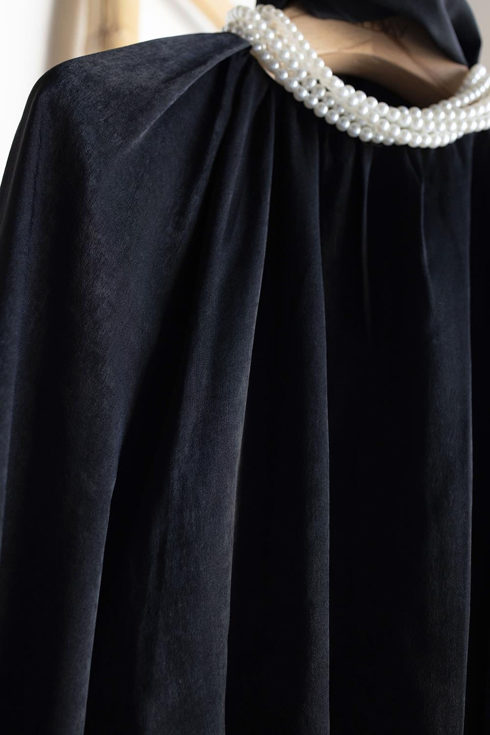 Black-Batwing Sleeve Drawstring Neck Suit with Trousers