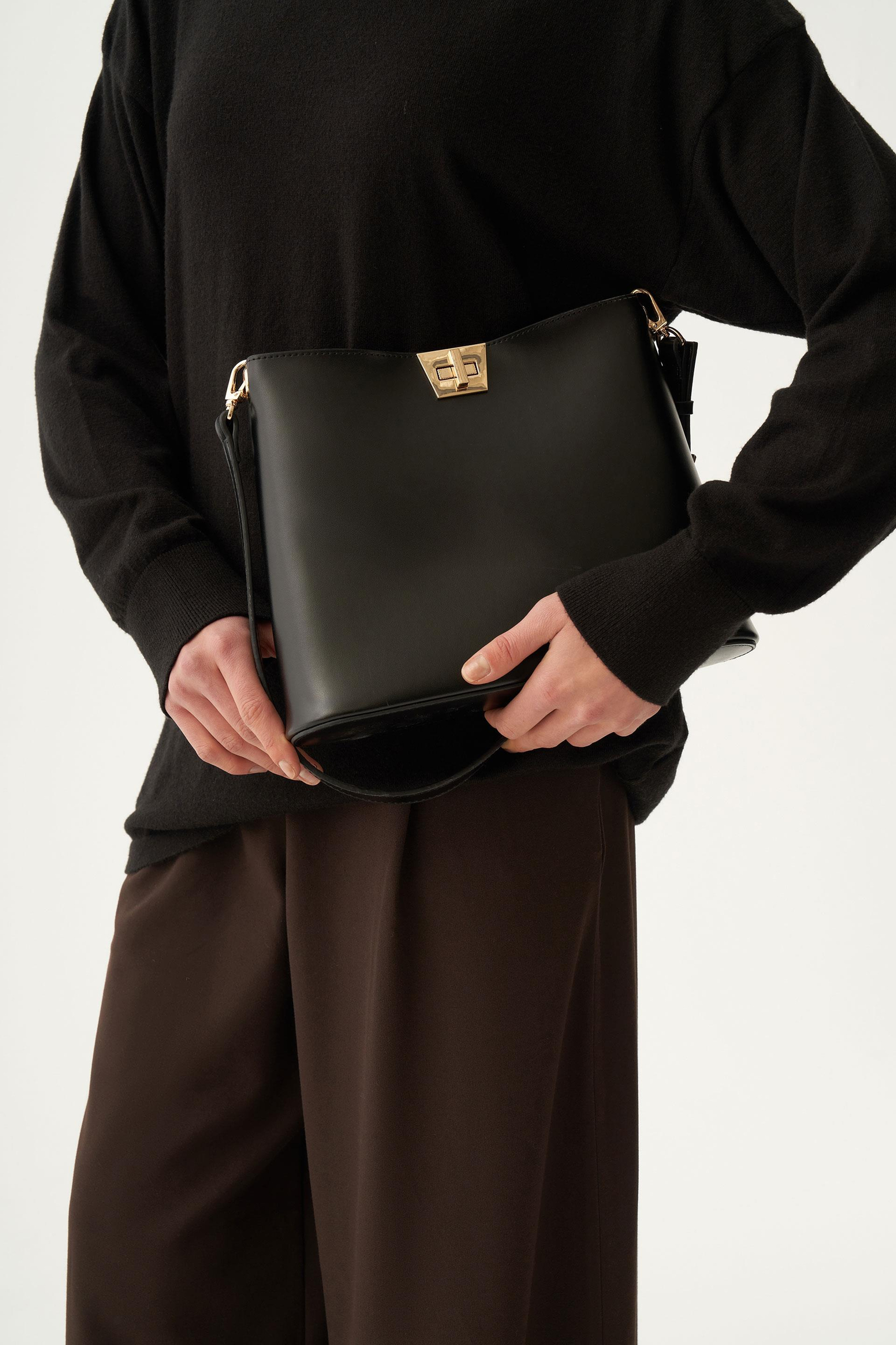 Siyah-Yarım Balıkçı Kolsuz Kazak