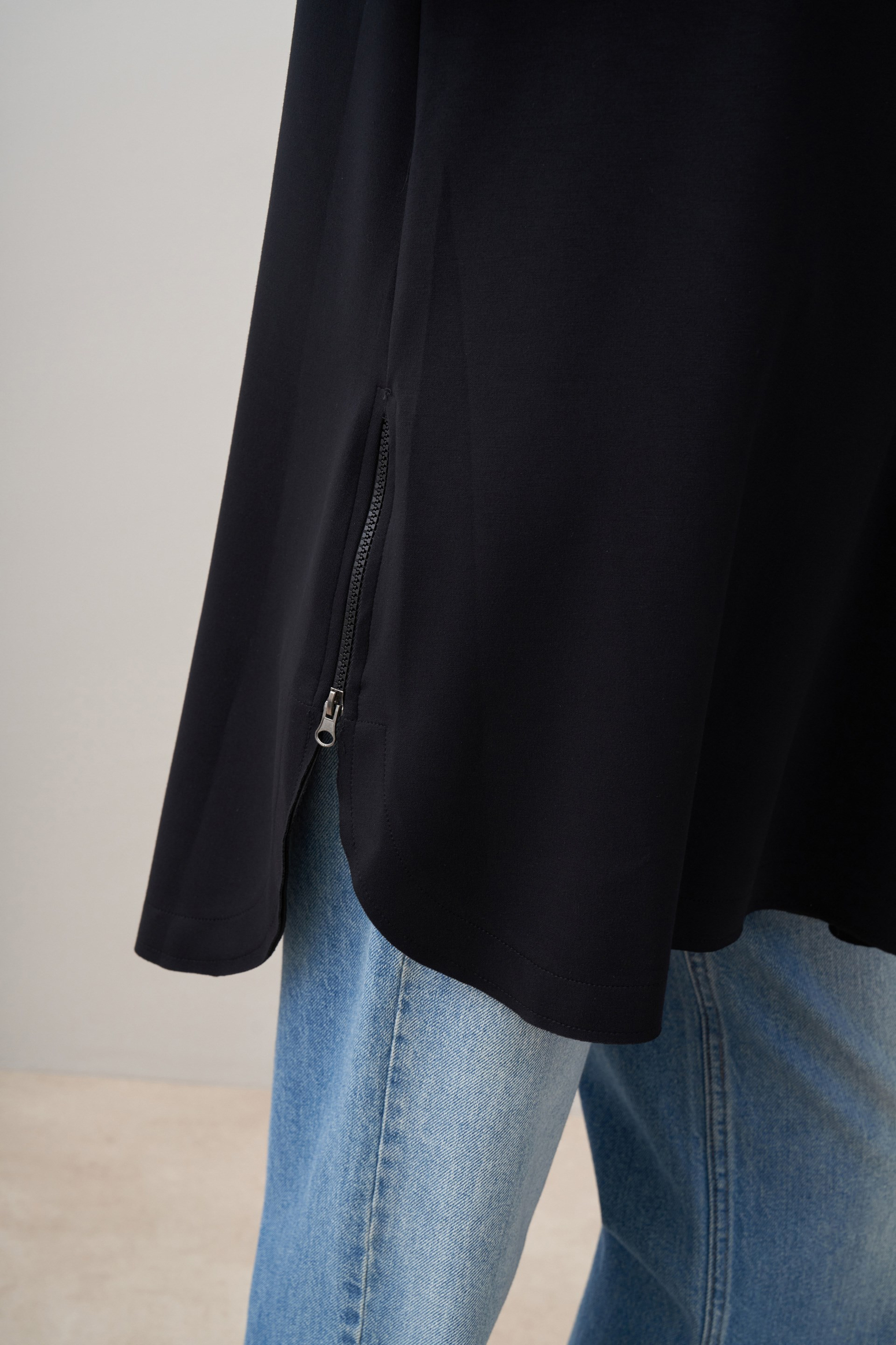 Siyah-Yumuşak Dokulu Fermuar Detaylı Sweat