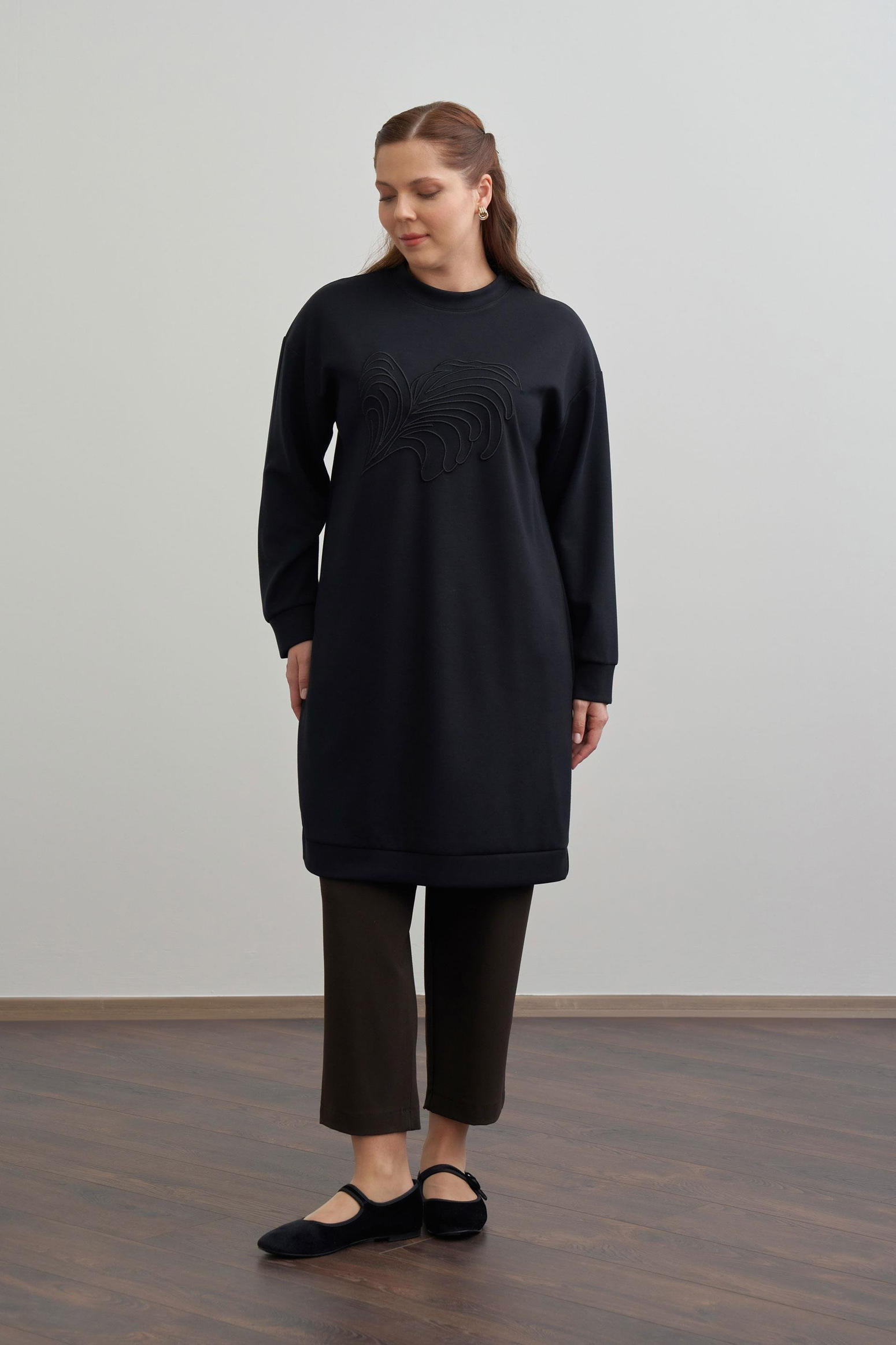 Siyah-Yumuşak Dokulu Nakışlı Sweatshirt