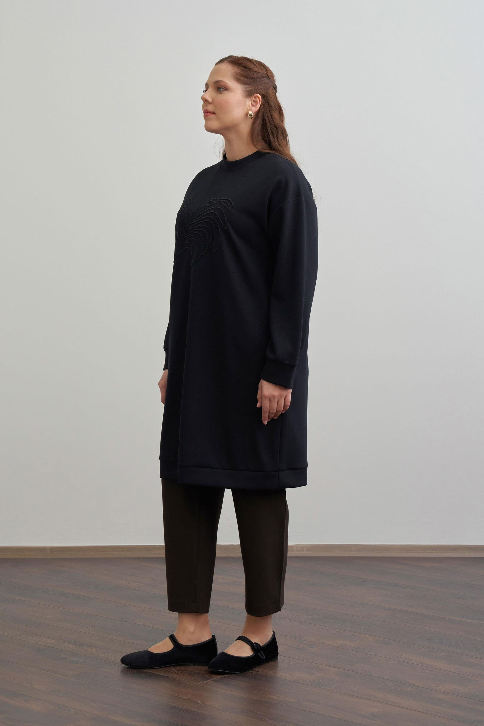 Siyah-Yumuşak Dokulu Nakışlı Sweatshirt