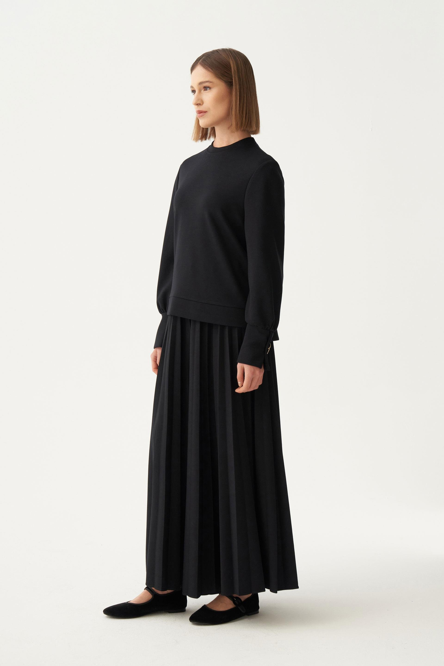 Siyah-Yumuşak Dokulu Pliseli Şık Etekli Takım