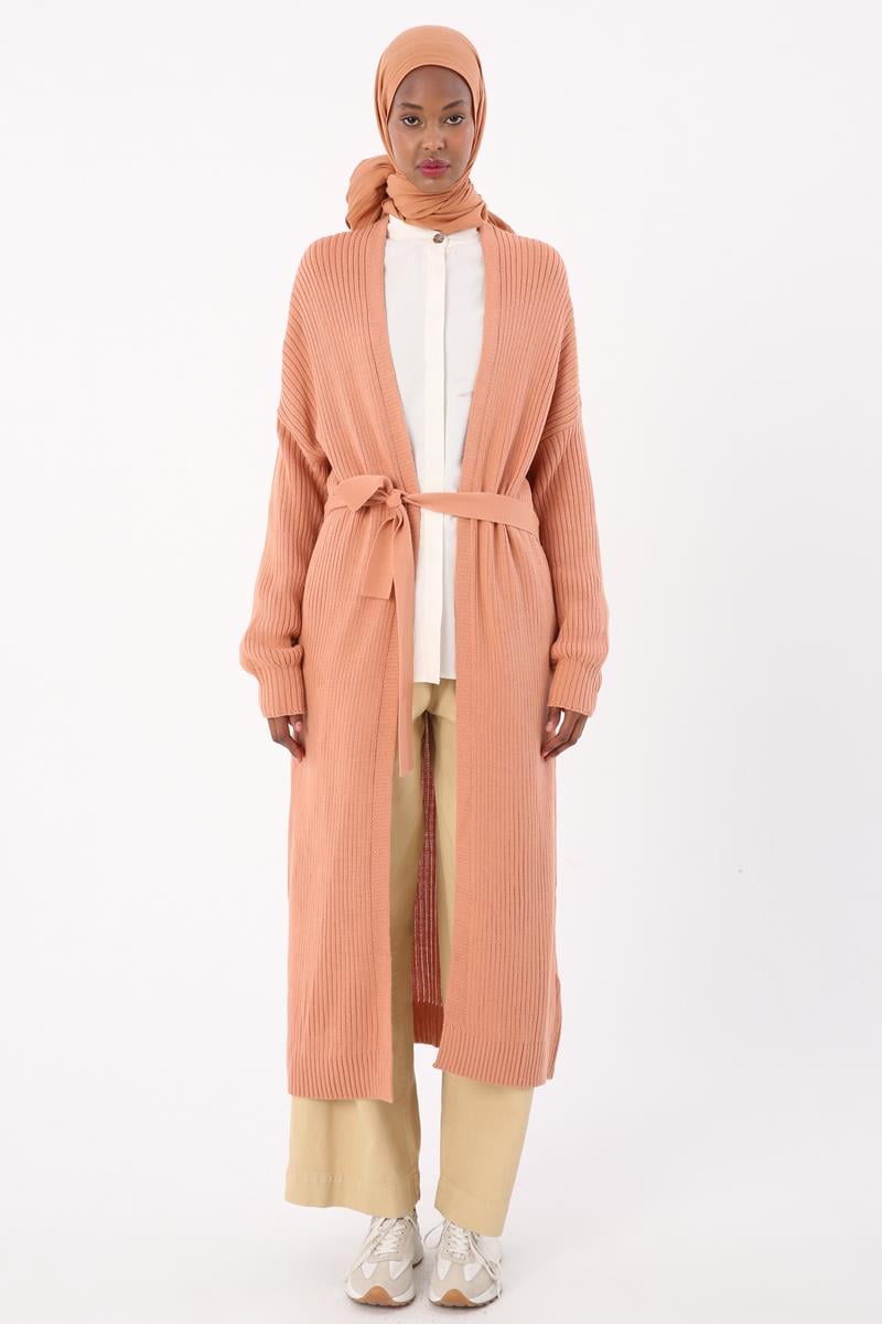 Cardigan long tricoté à ceinture côtelée orange doux