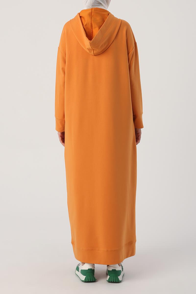 Robe tricotée à capuche orange douce