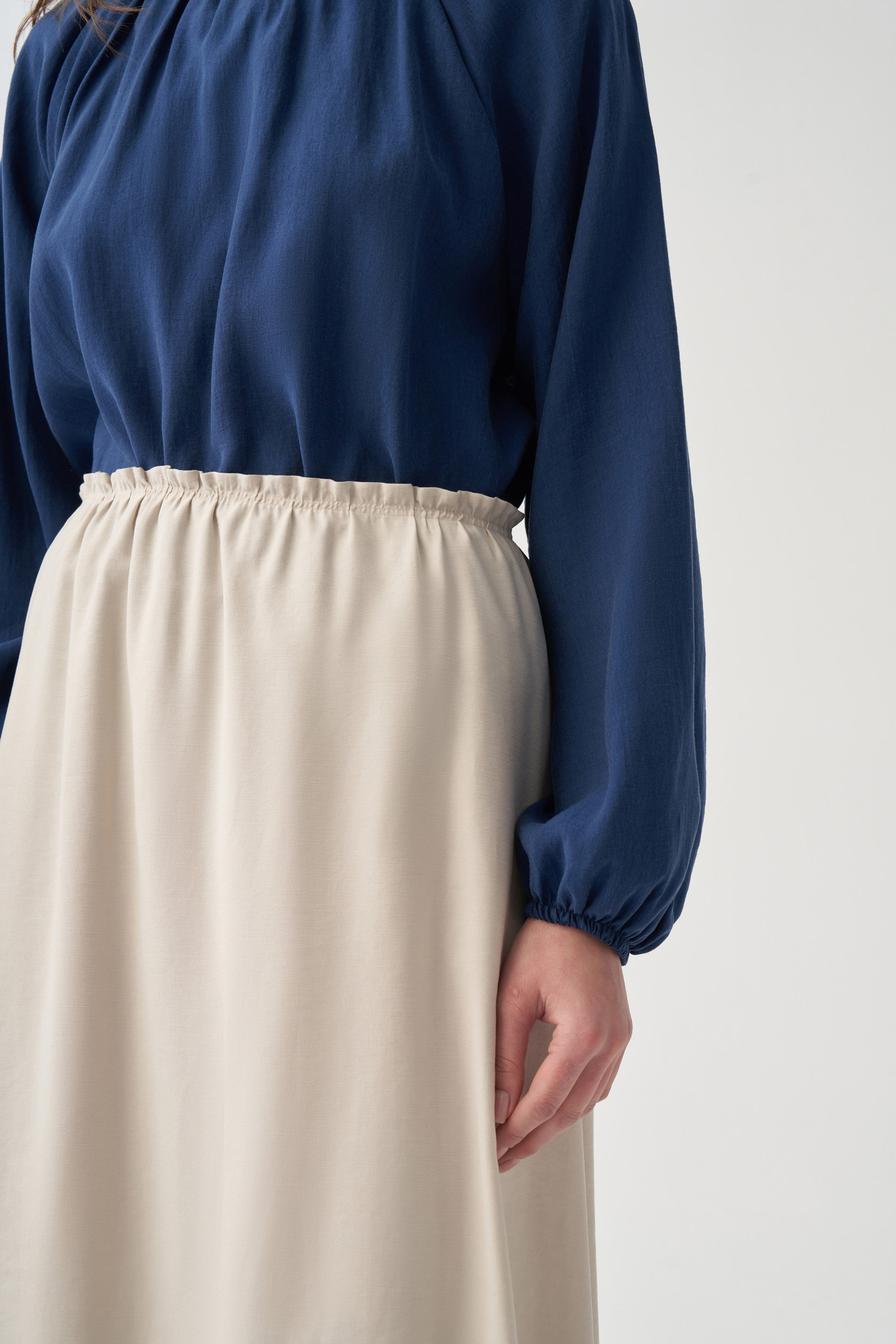 Stone-Elastic Waist Flared Skirt