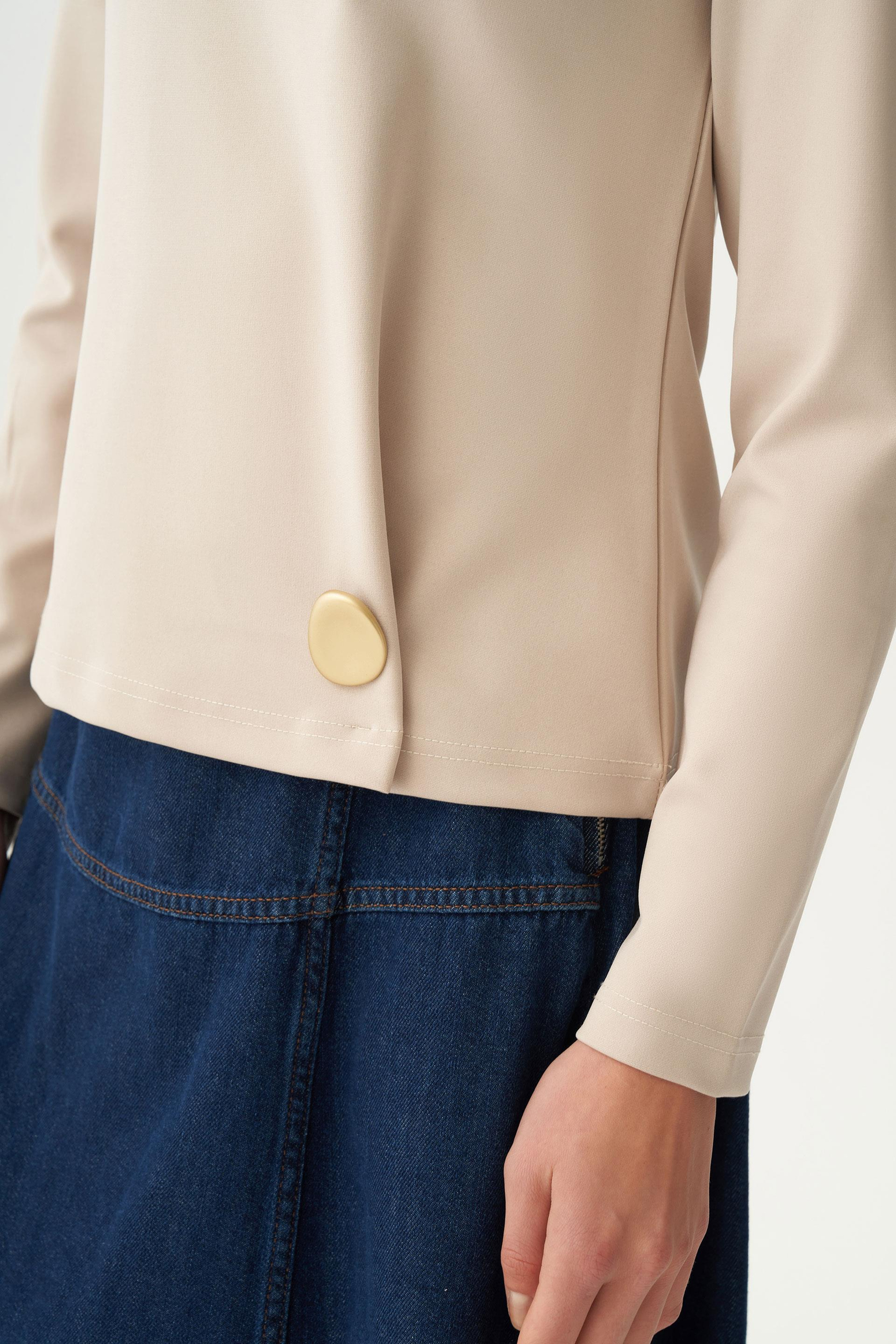 Taş-Gold Düğmeli Pileli Şık Bluz