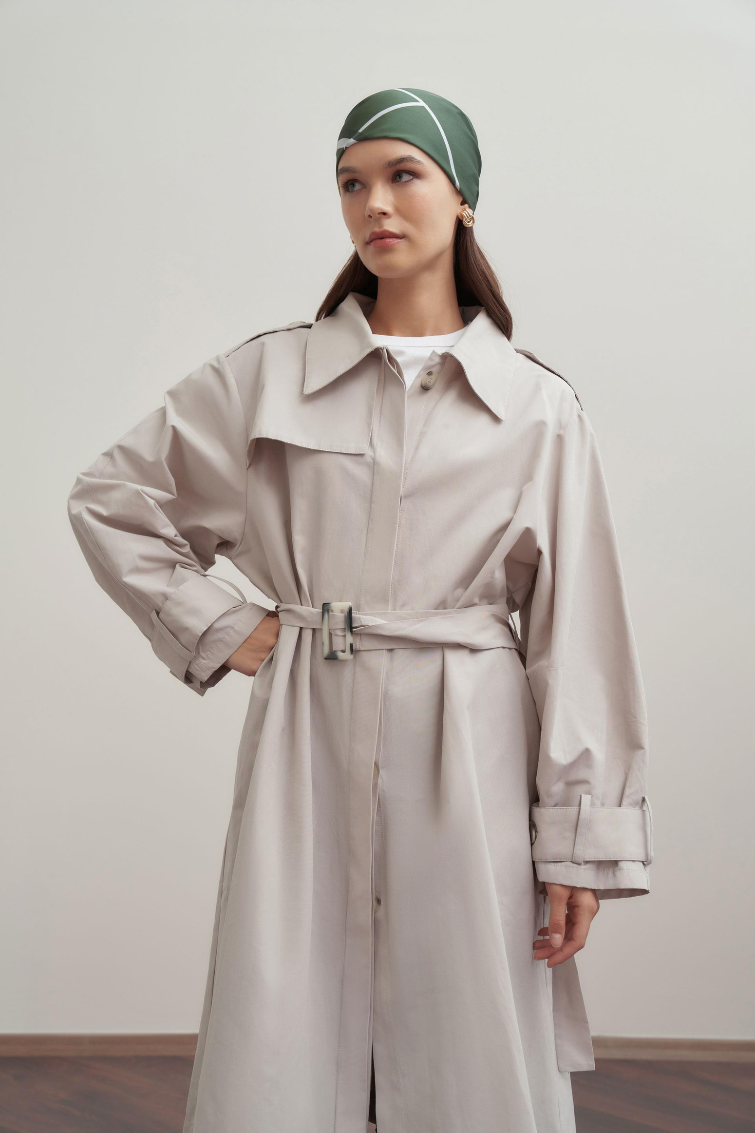 Stein-Epauletten an den Schultern