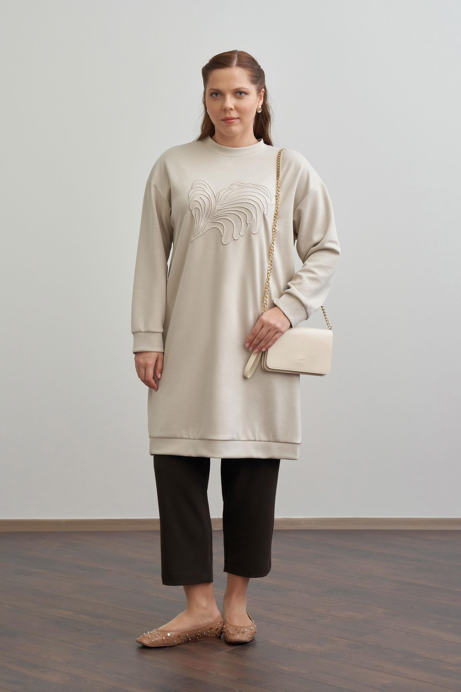 Taş-Yumuşak Dokulu Nakışlı Sweatshirt