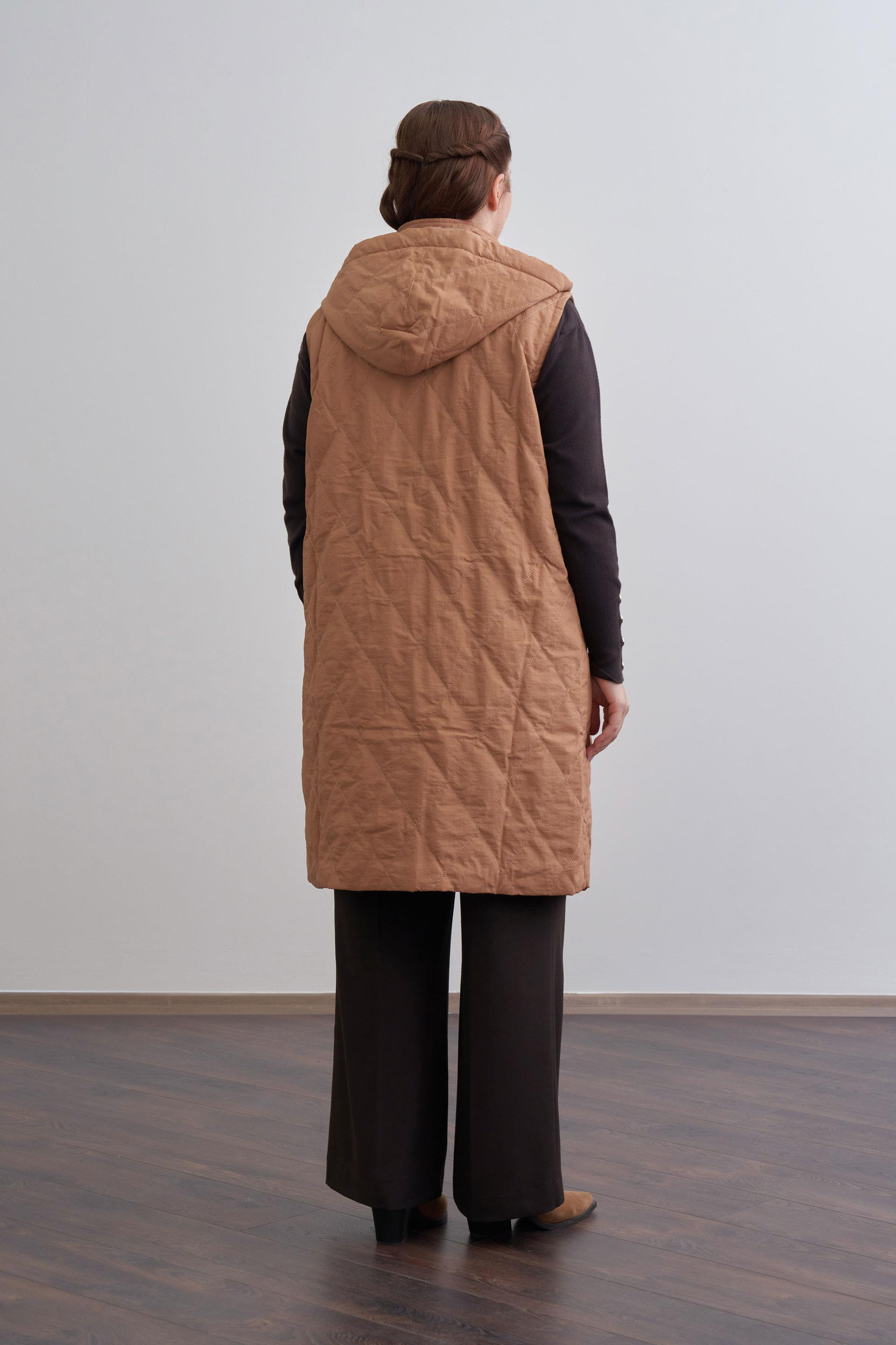 Soil-Hooded Quilted Vest