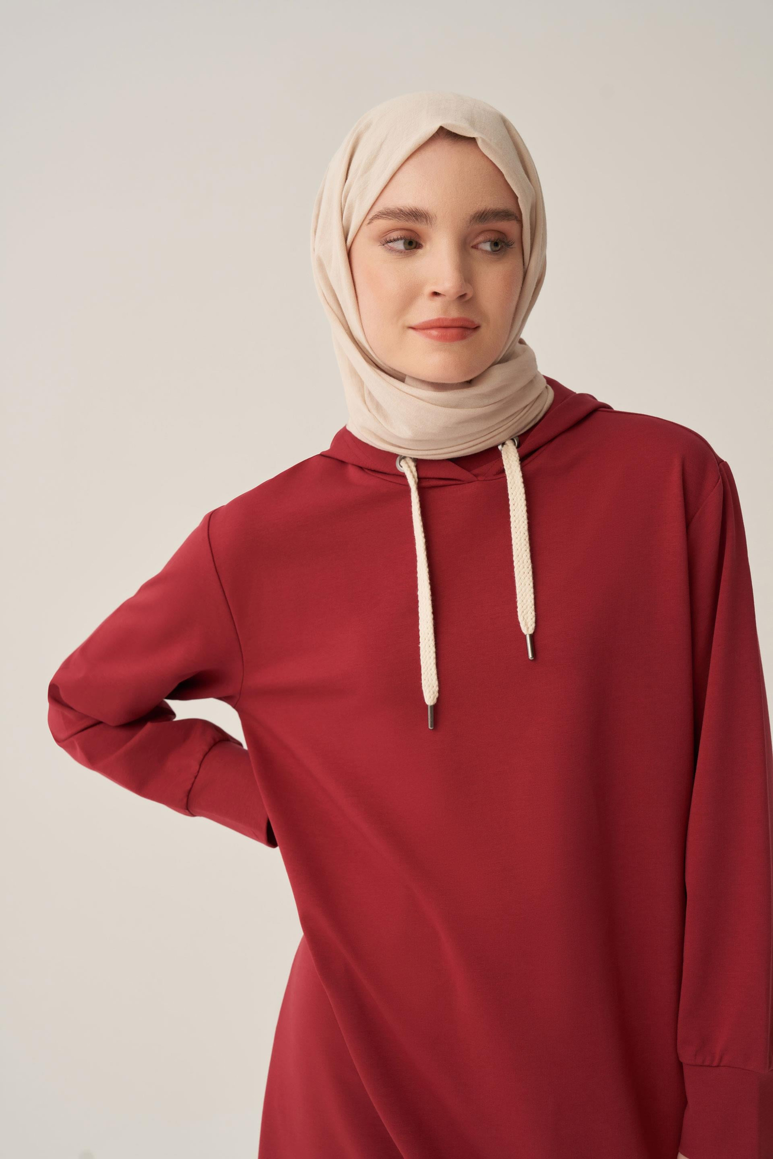 Vişne-Kapüşonlu Rahat Tunik