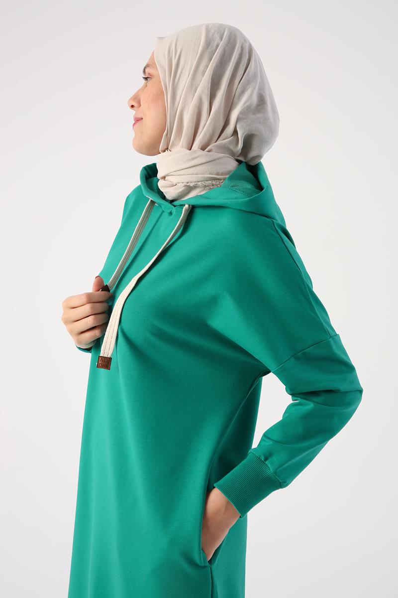 Zümrüt01-Kuşgözlü Kapüşonlu Cepli Sweat Tunik